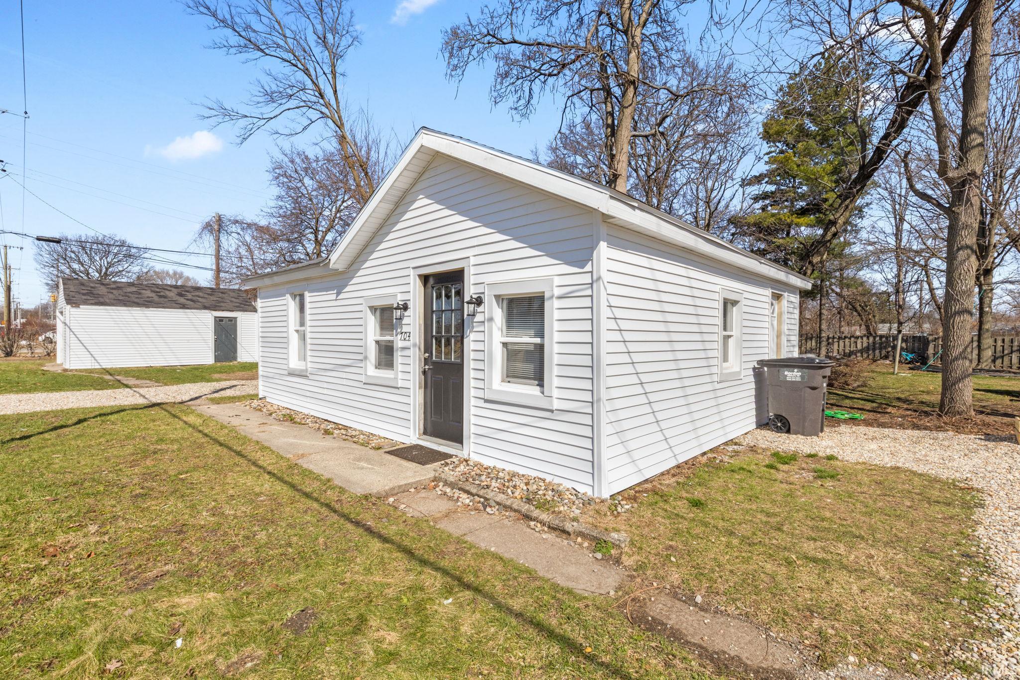 View of front of home featuring a front lawn