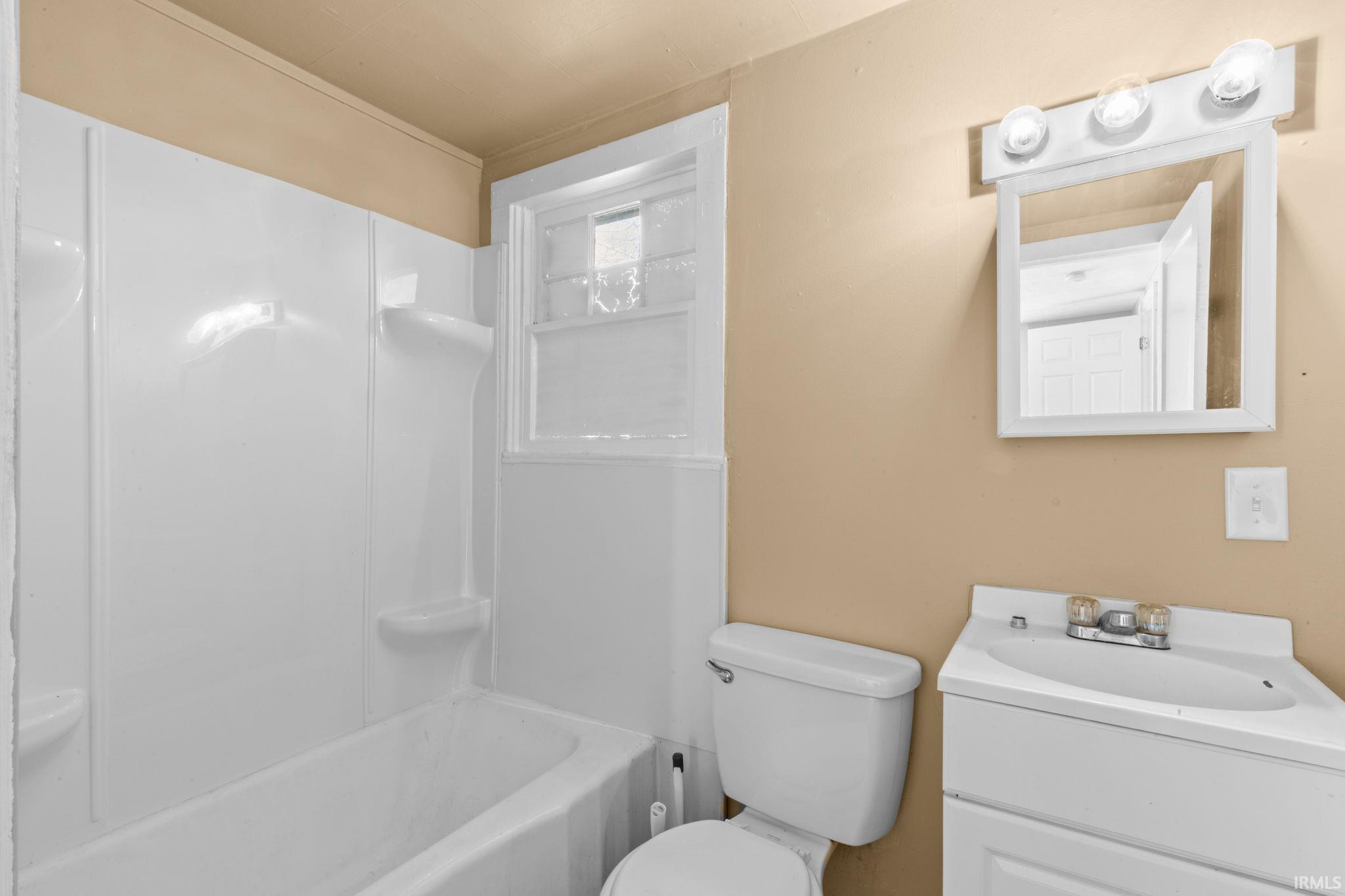 Full bath with vanity and shower / tub combination