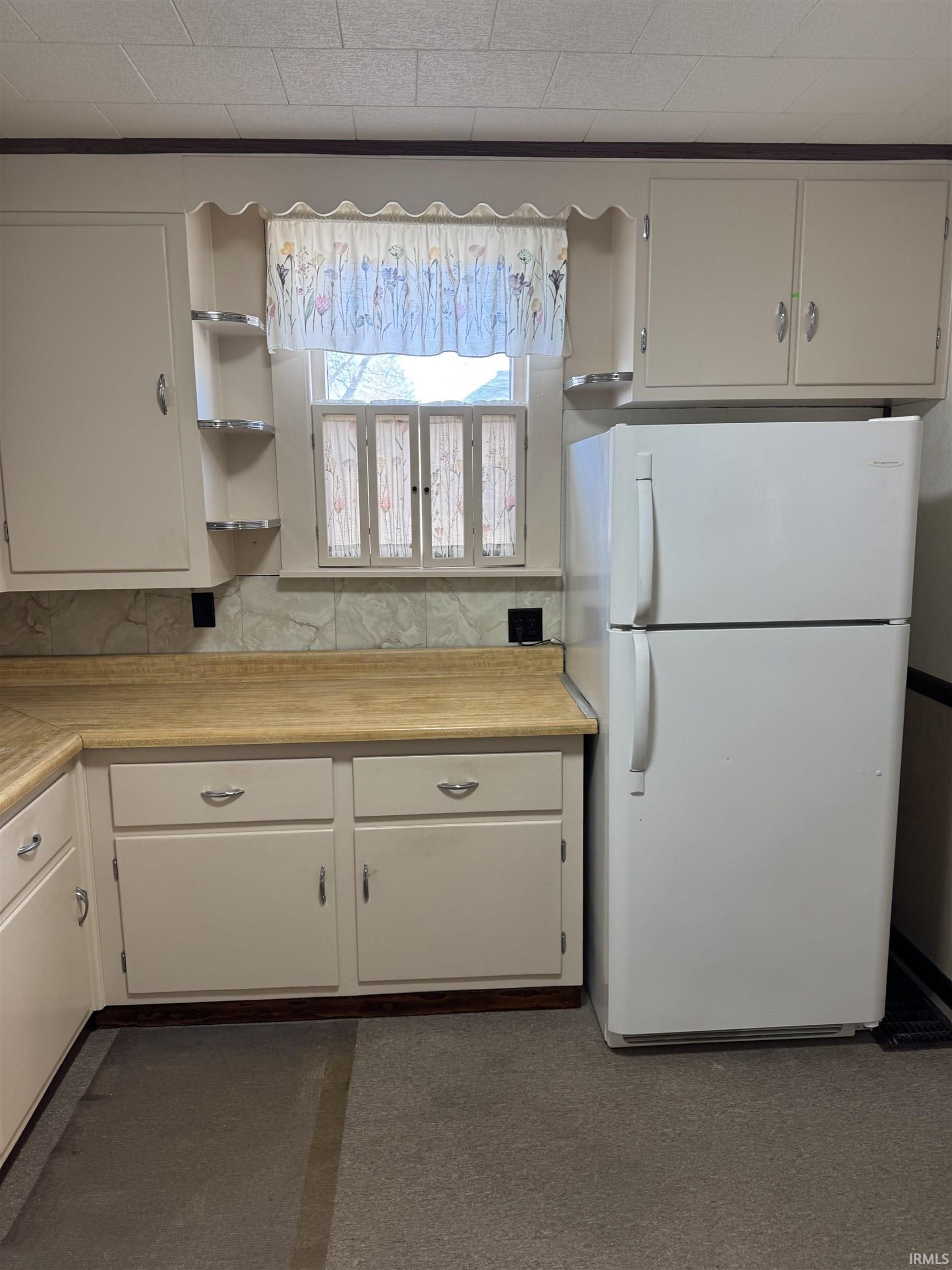 Photo 11 of 672 E Franklin Street