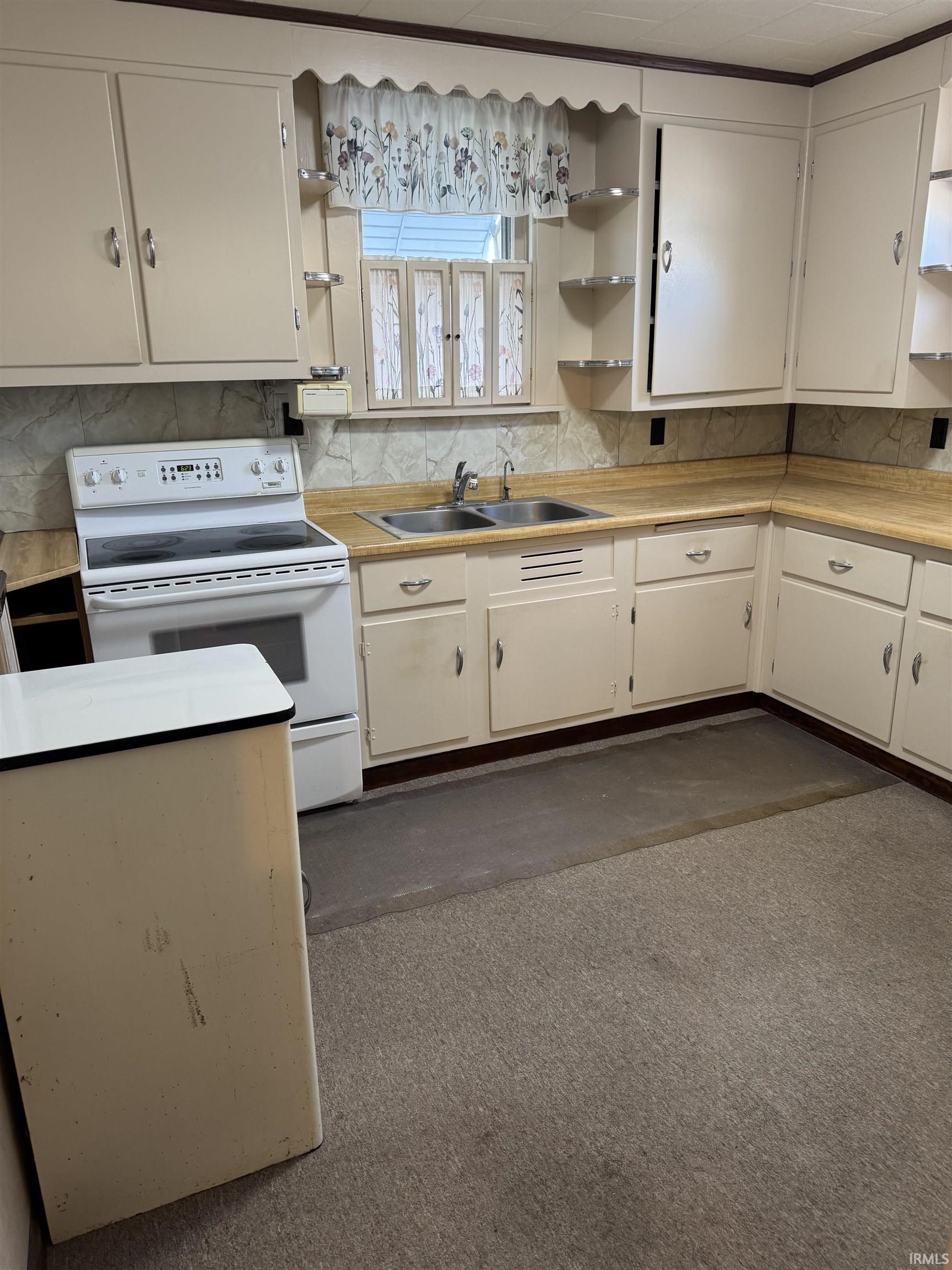 Photo 12 of 672 E Franklin Street