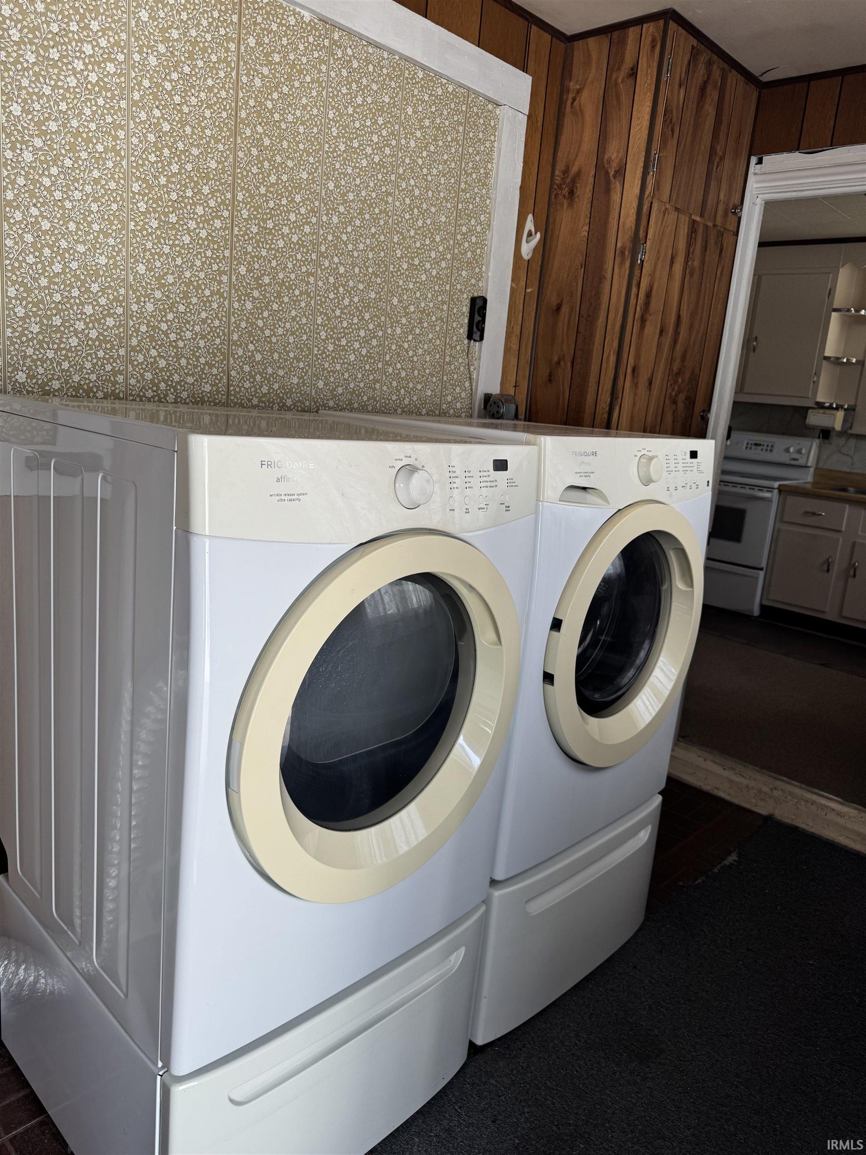 Photo 13 of 672 E Franklin Street