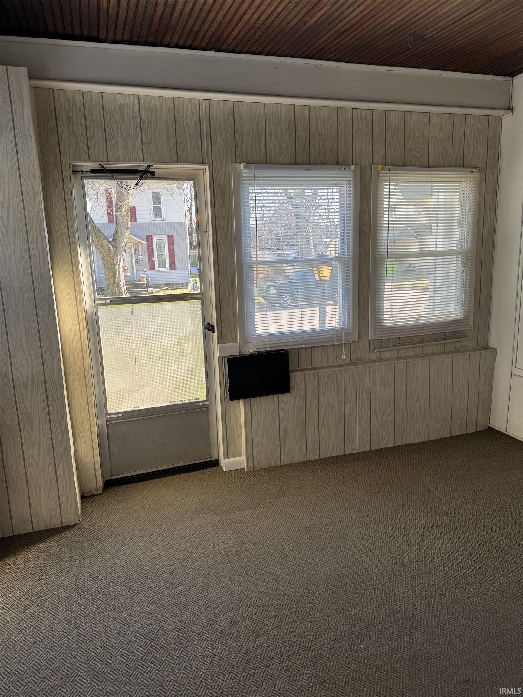 Photo 4 of 672 E Franklin Street