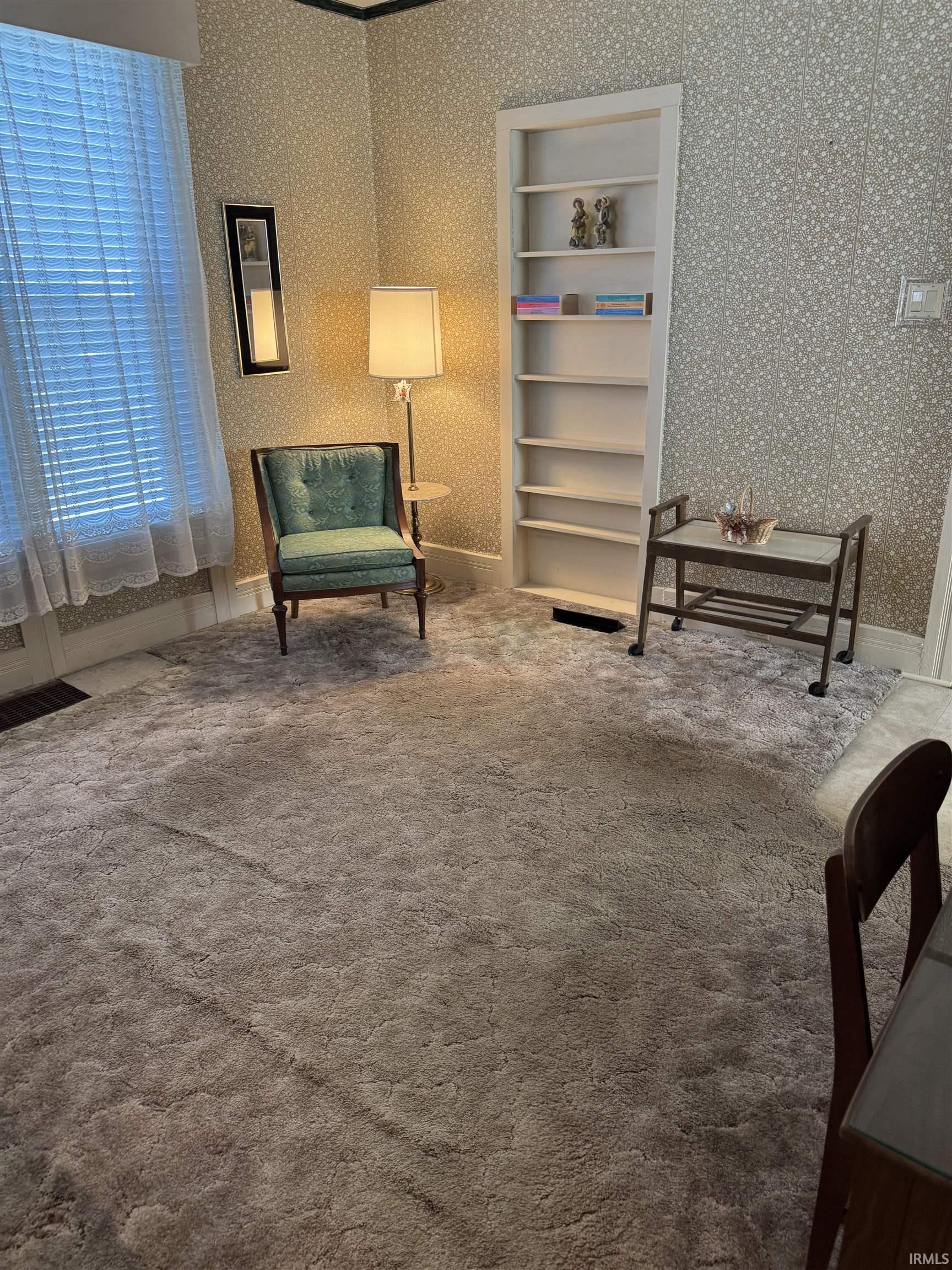 Photo 5 of 672 E Franklin Street