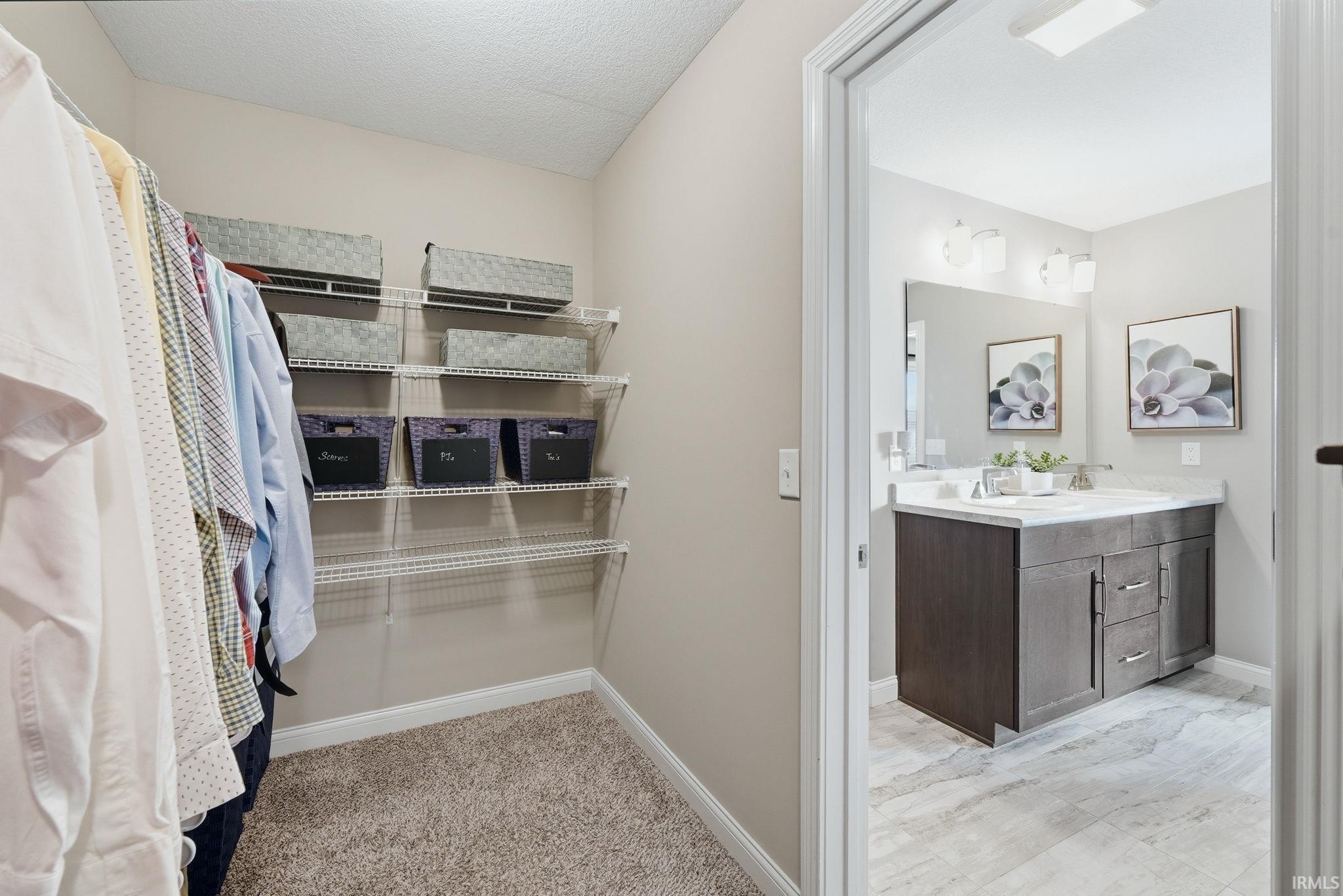 Walk in closet featuring a sink