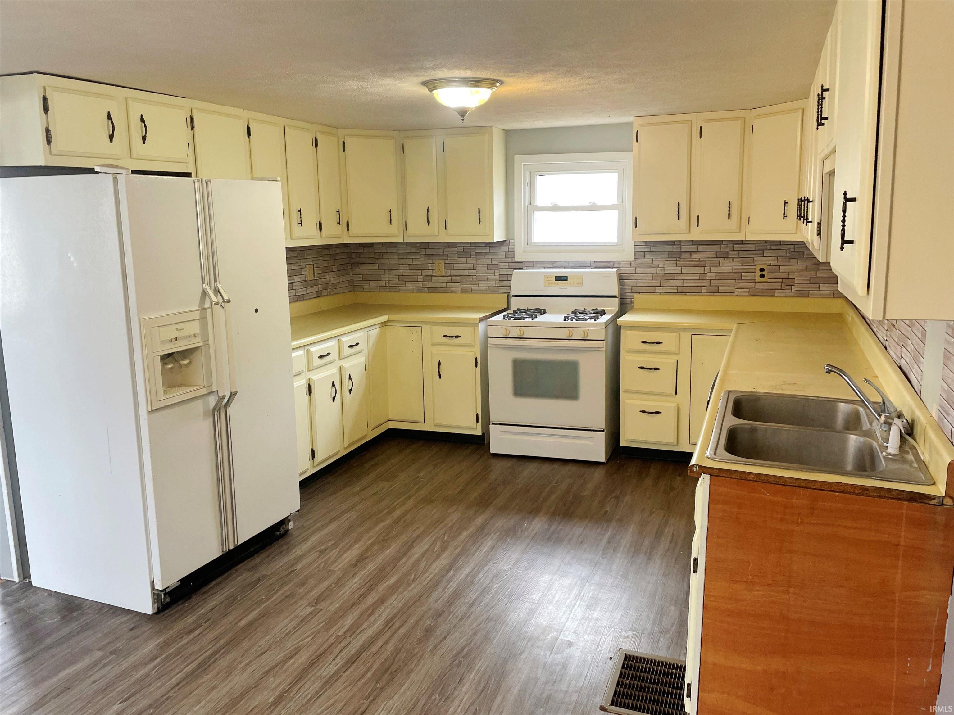 Photo 7 of 347 E Main Street