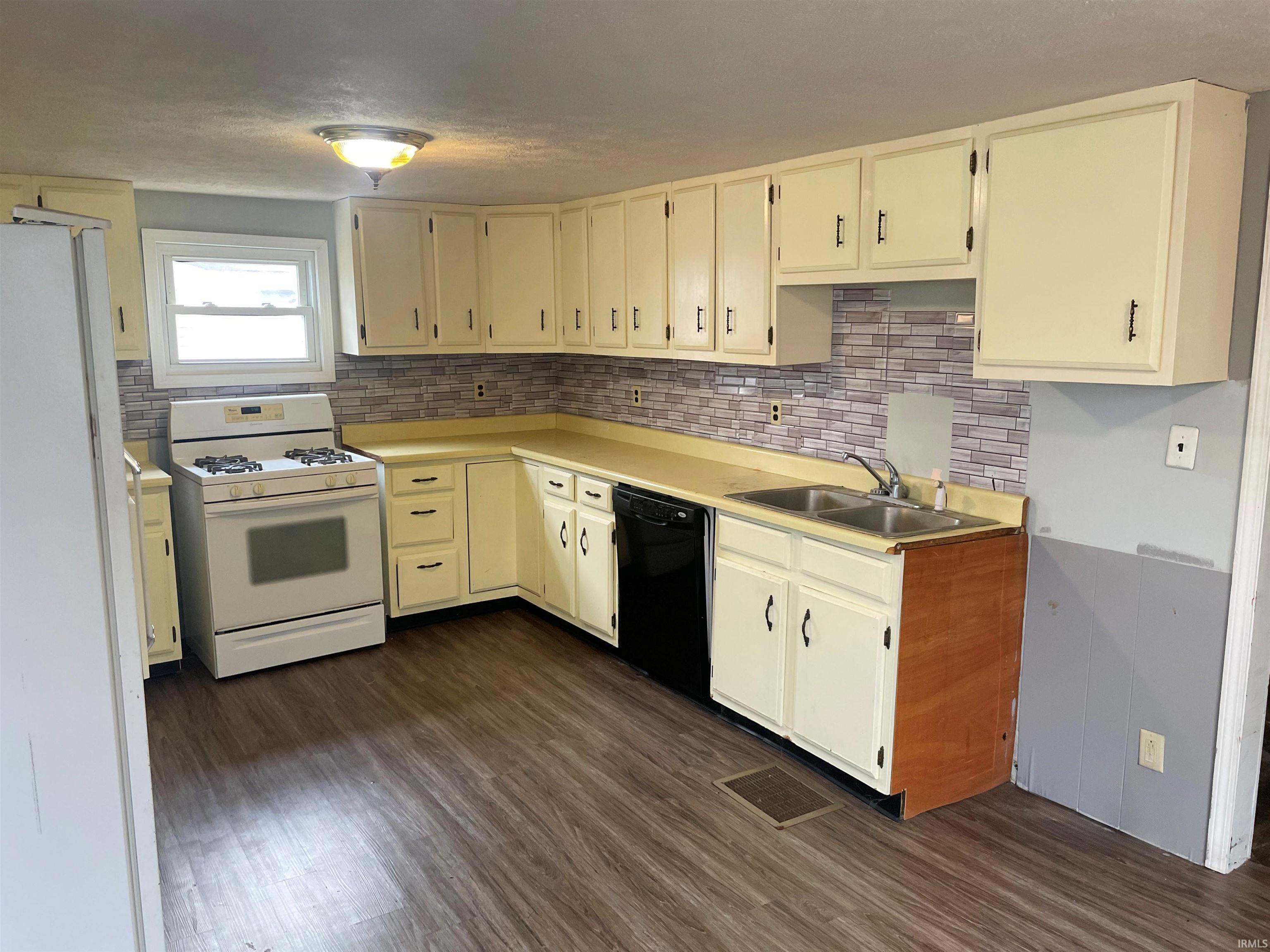 Photo 8 of 347 E Main Street