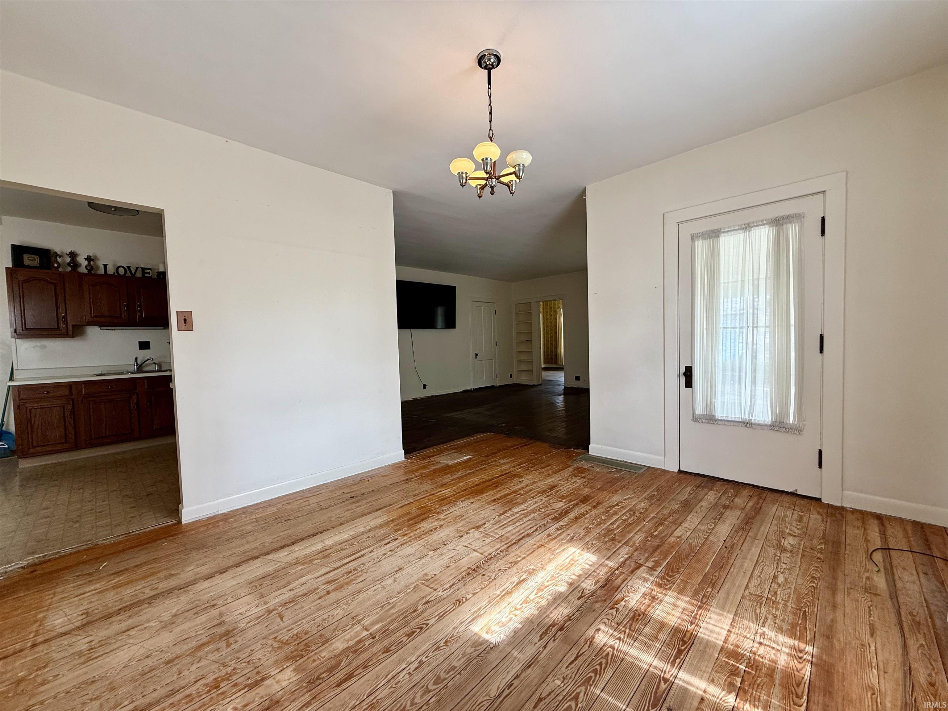 Photo 14 of 102 Stitt Street