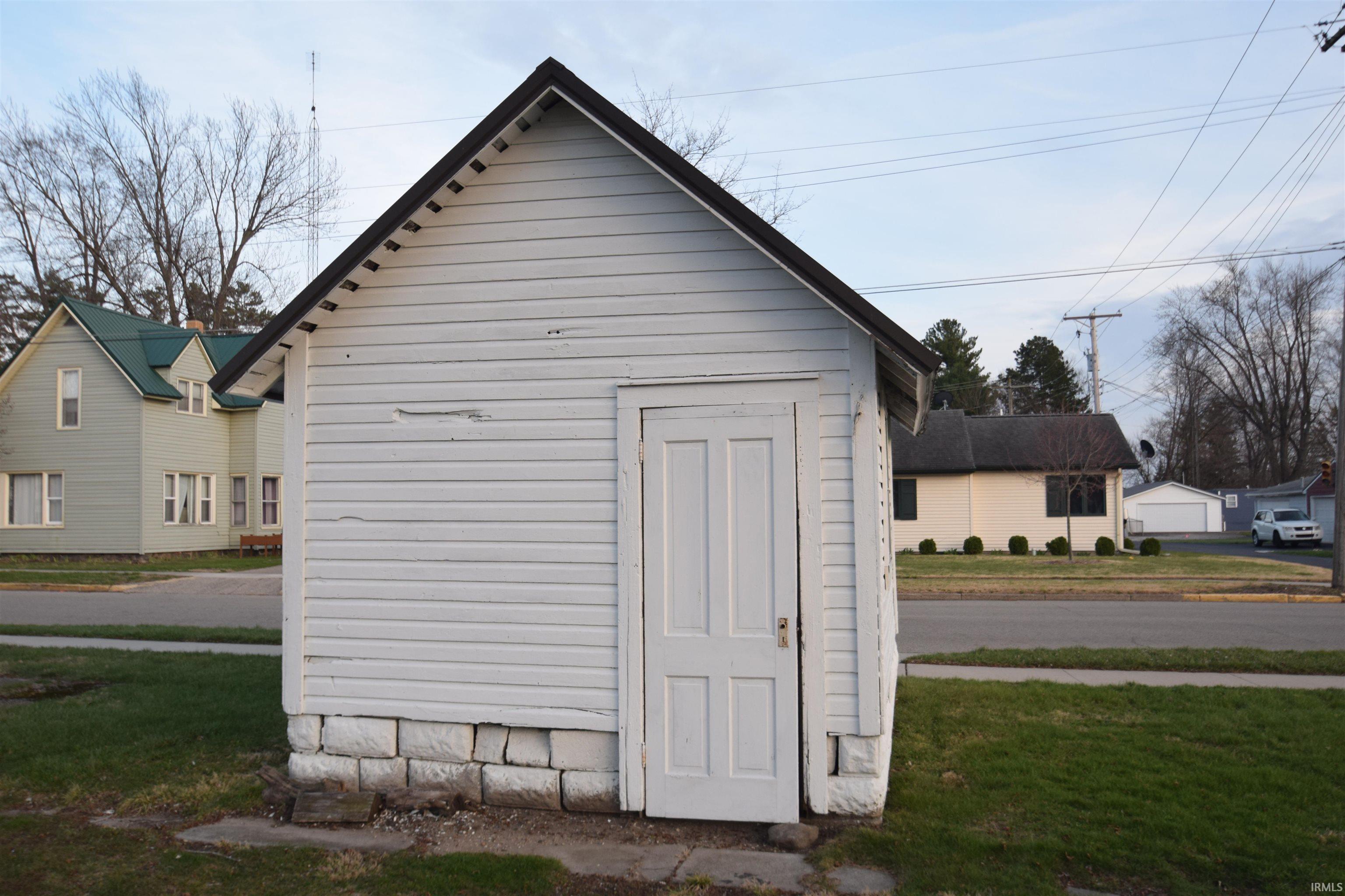 25th image of 301 N Lake St, Syracuse, IN 46567 | MLS# 202610214