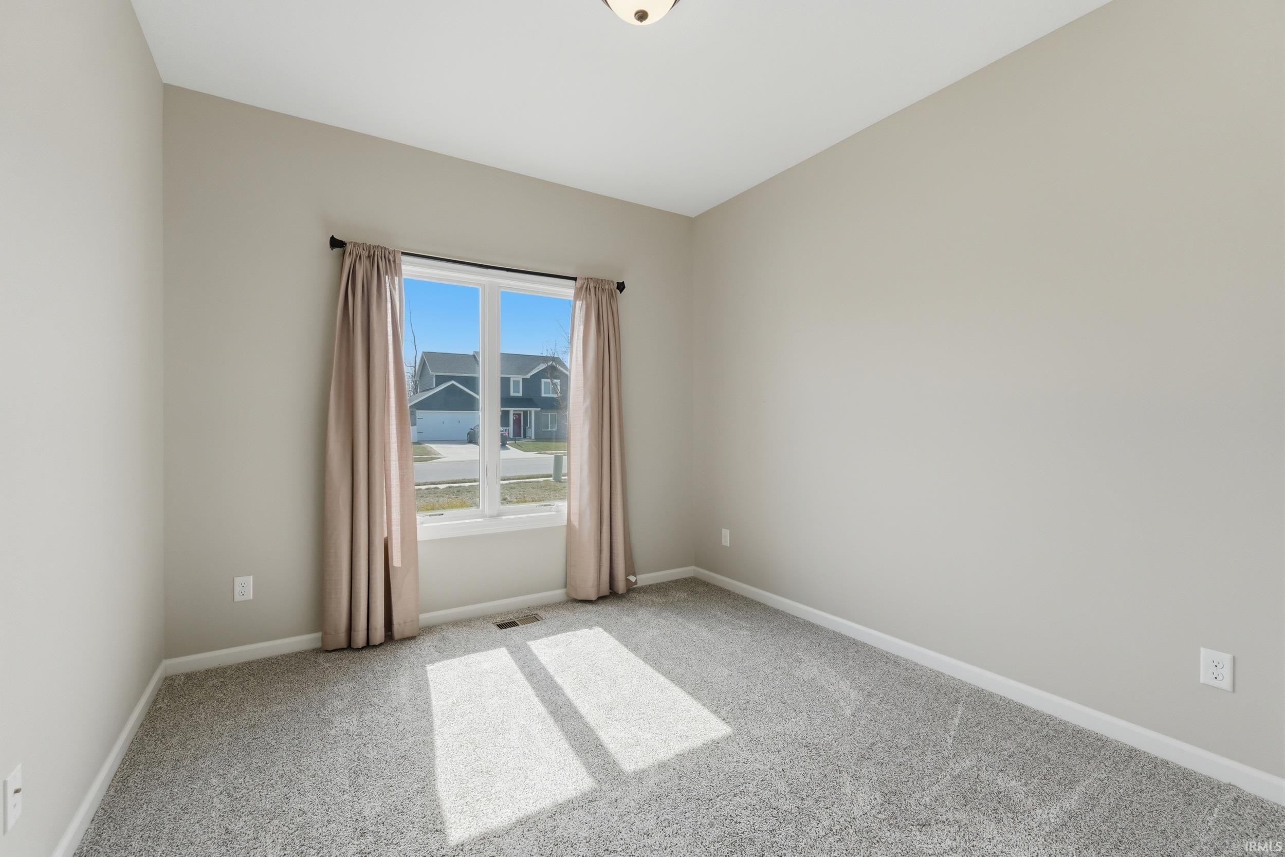 Empty room with light carpet