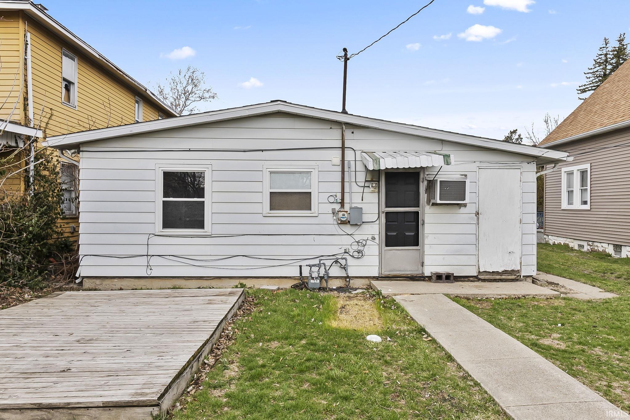 Back of house featuring a yard