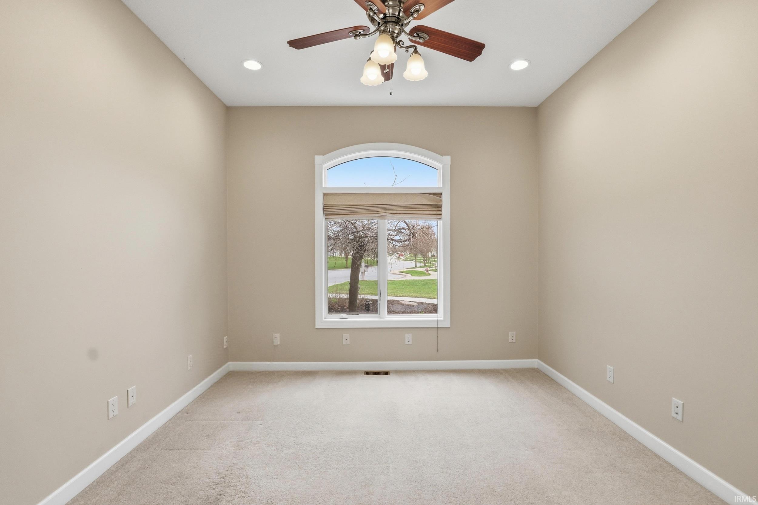 Unfurnished room featuring a ceiling fan, light colored carpet, and recessed lighting