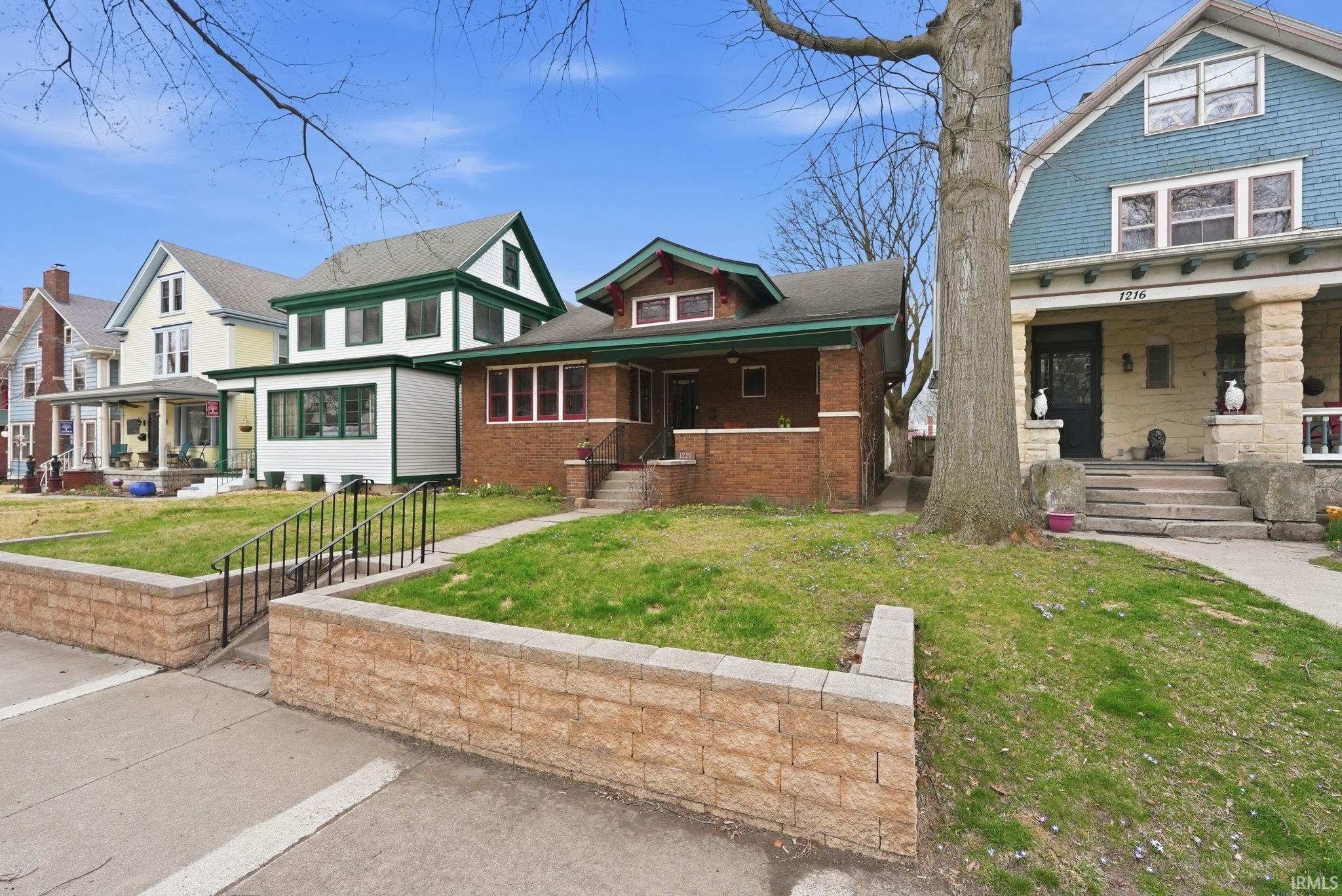 Photo 1 of 1220 W Wayne Street