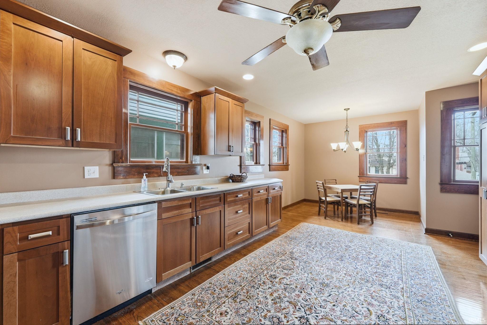 Photo 11 of 1220 W Wayne Street