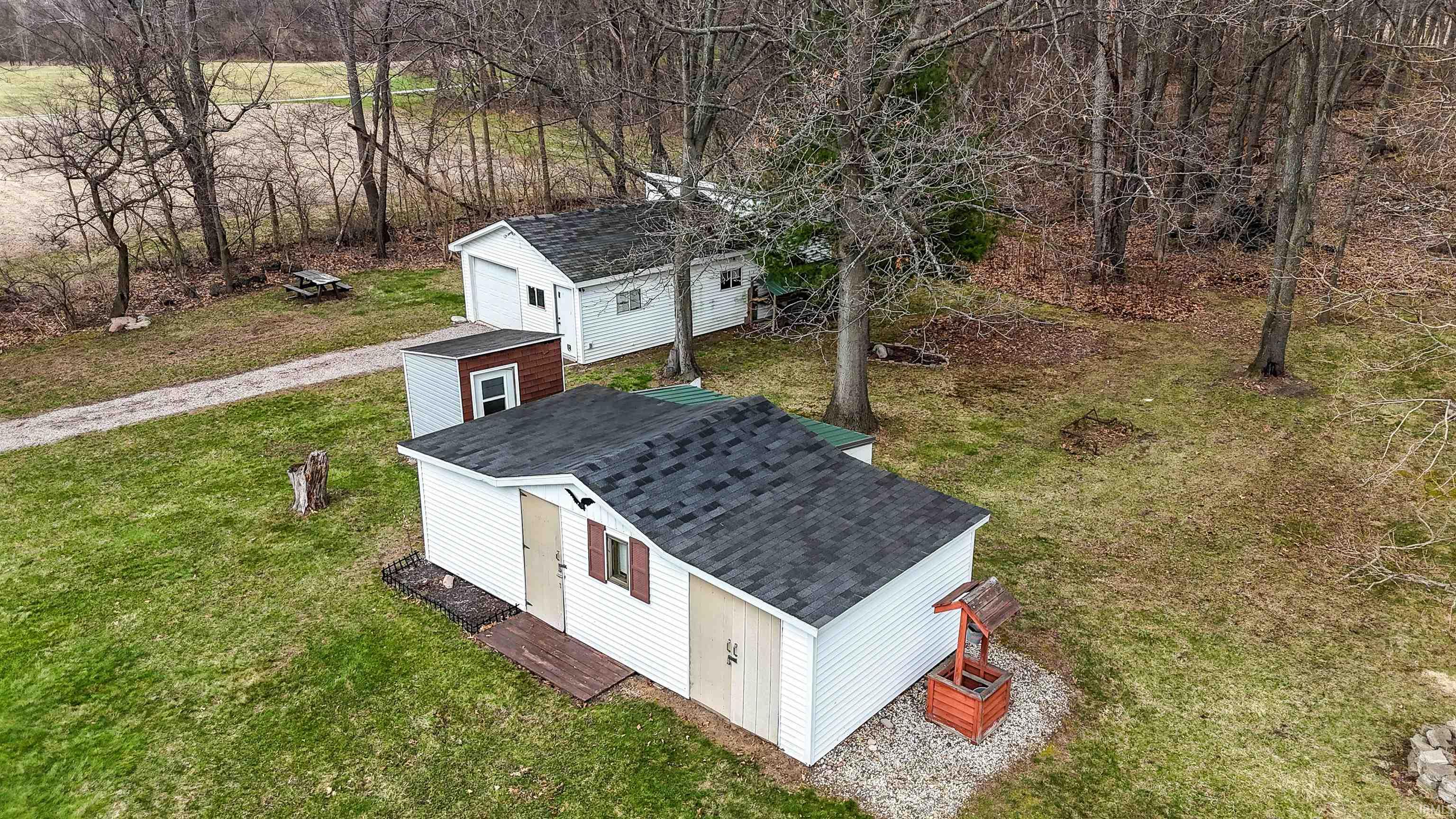 Aerial view of property and surrounding area