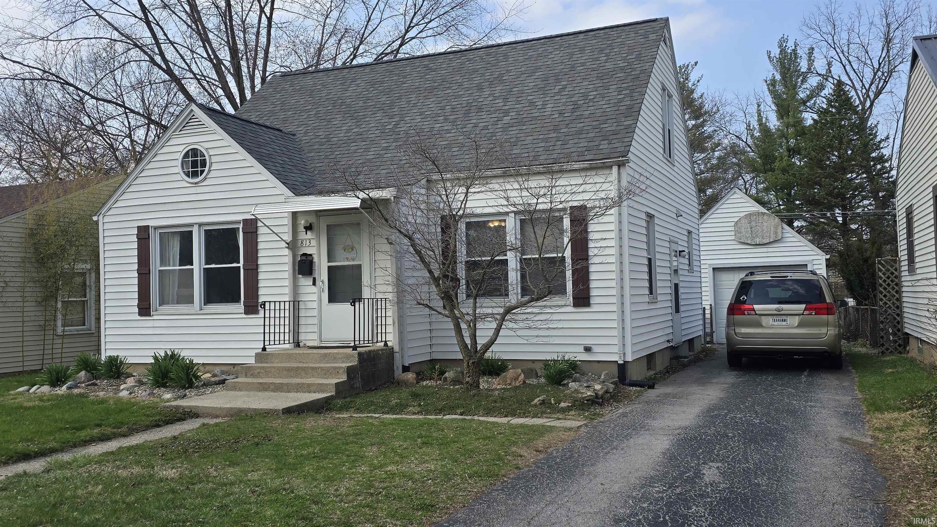 Photo of 813 Kenwood Avenue