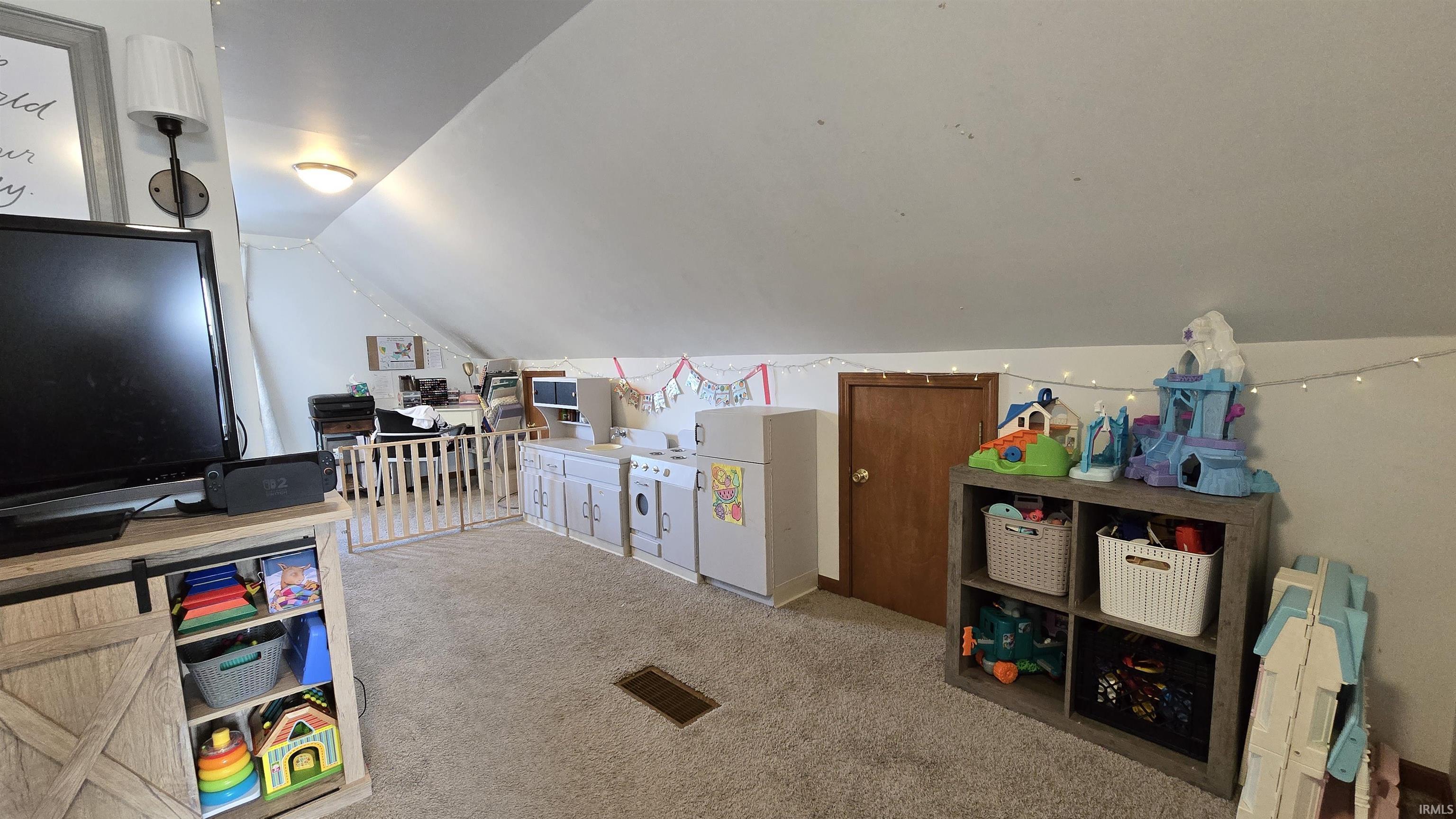 Photo 19 of 813 Kenwood Avenue