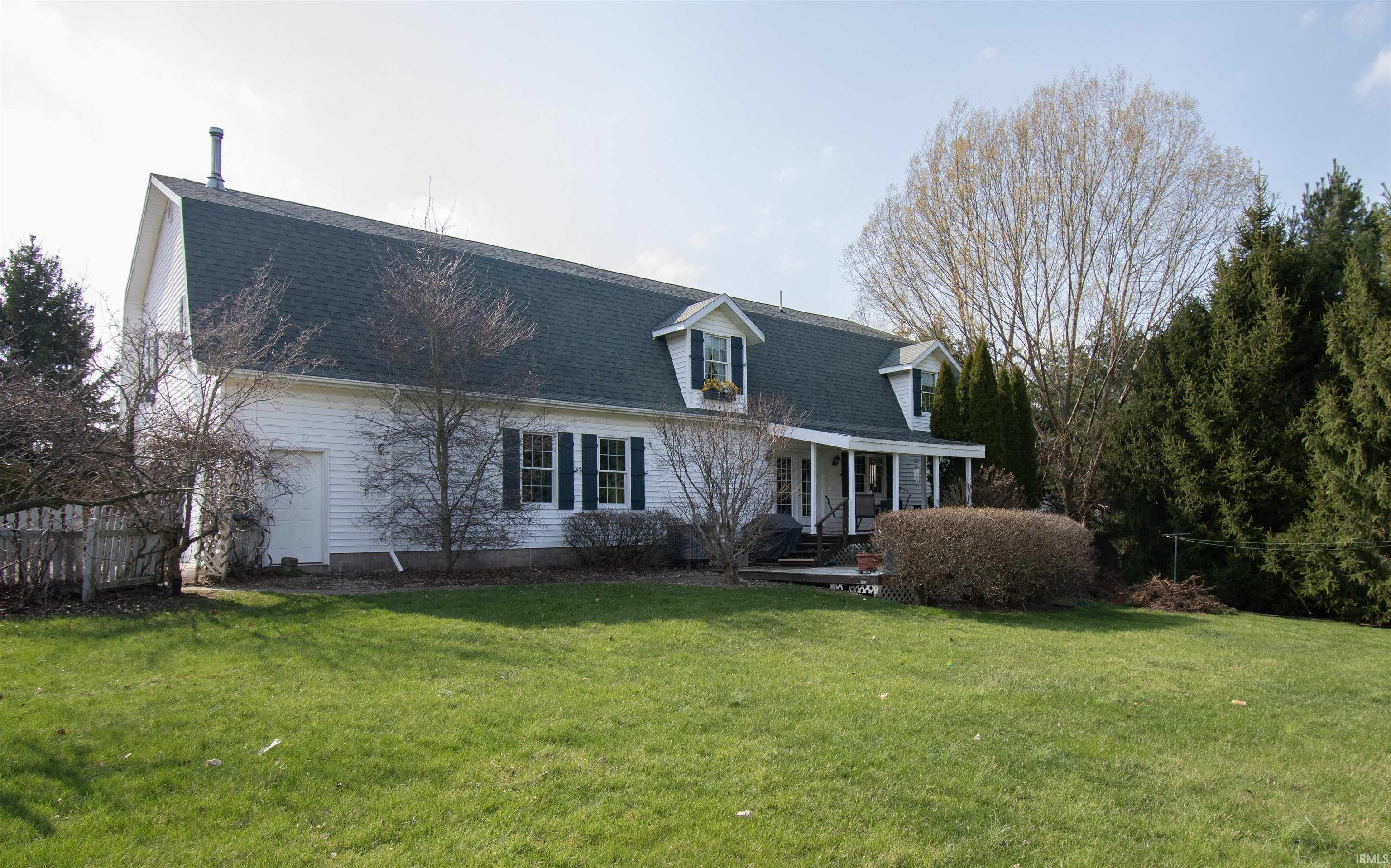 View of front facade featuring a front yard and a porch