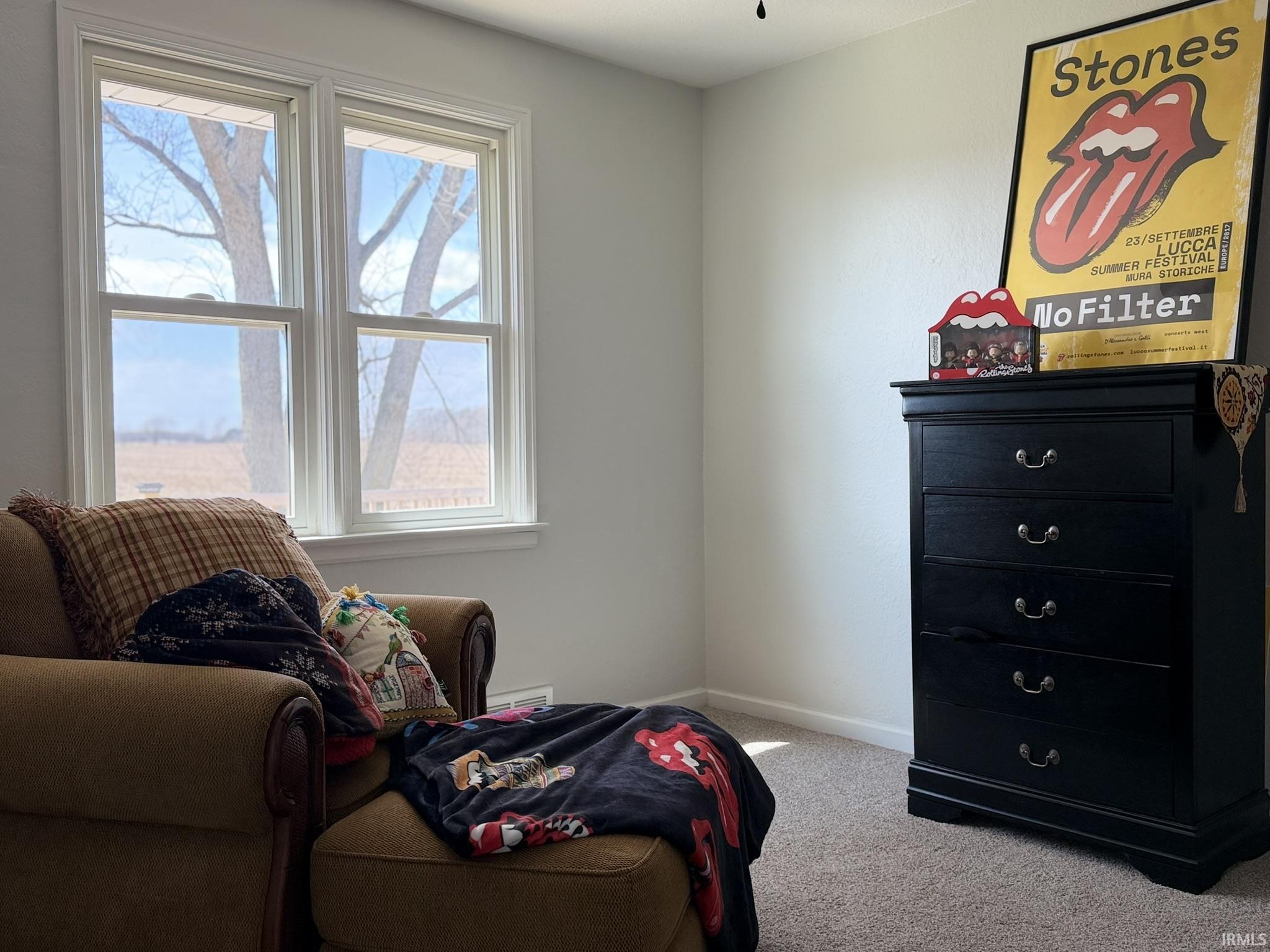 Sitting room with light carpet and baseboards