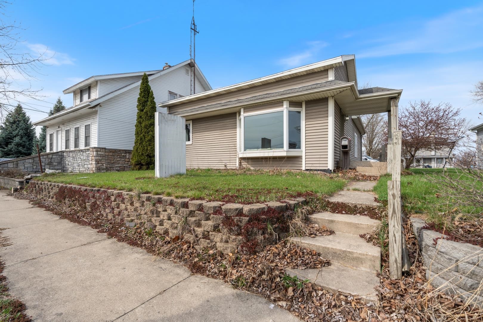 Photo 0 of 310 S Detroit Street