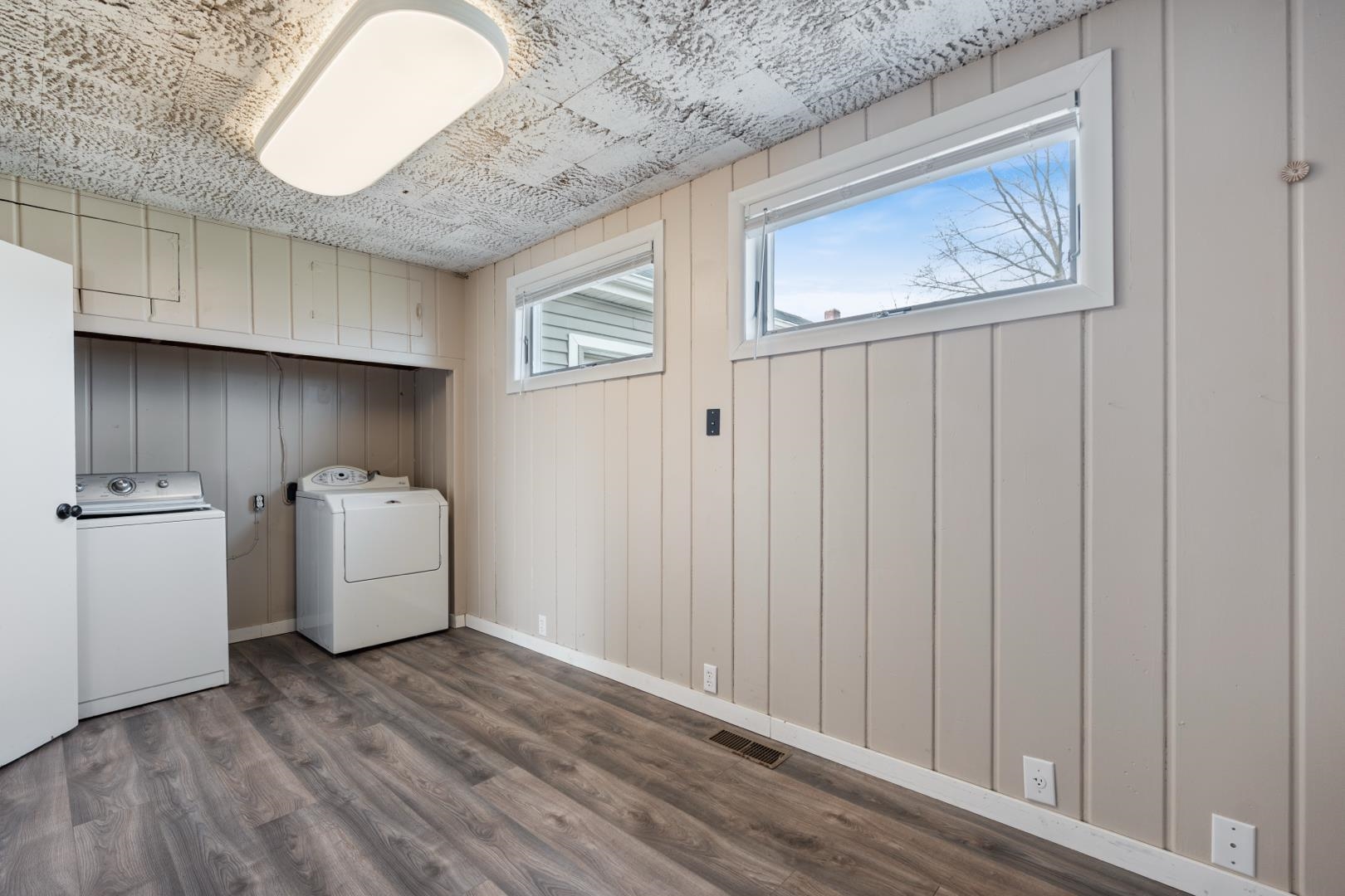 Photo 11 of 310 S Detroit Street