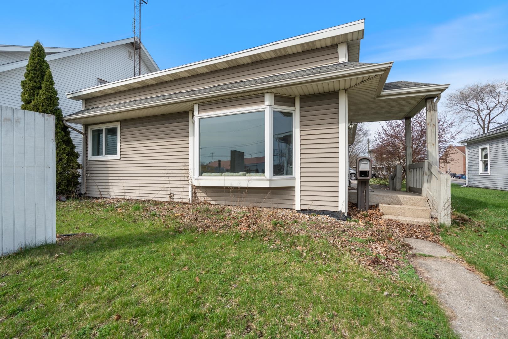 Photo 20 of 310 S Detroit Street