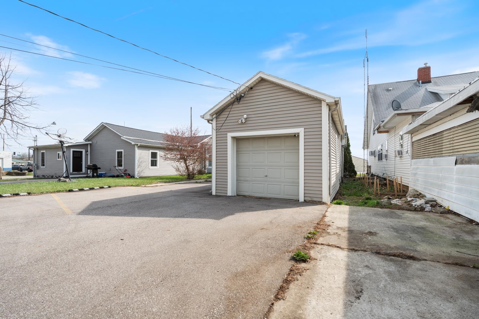 Photo 25 of 310 S Detroit Street