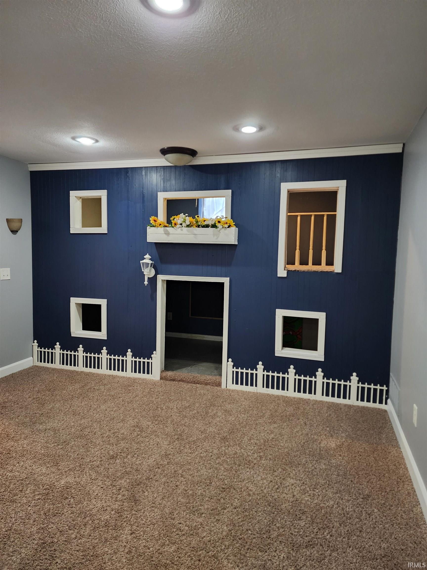 Carpeted empty room featuring baseboards and recessed lighting