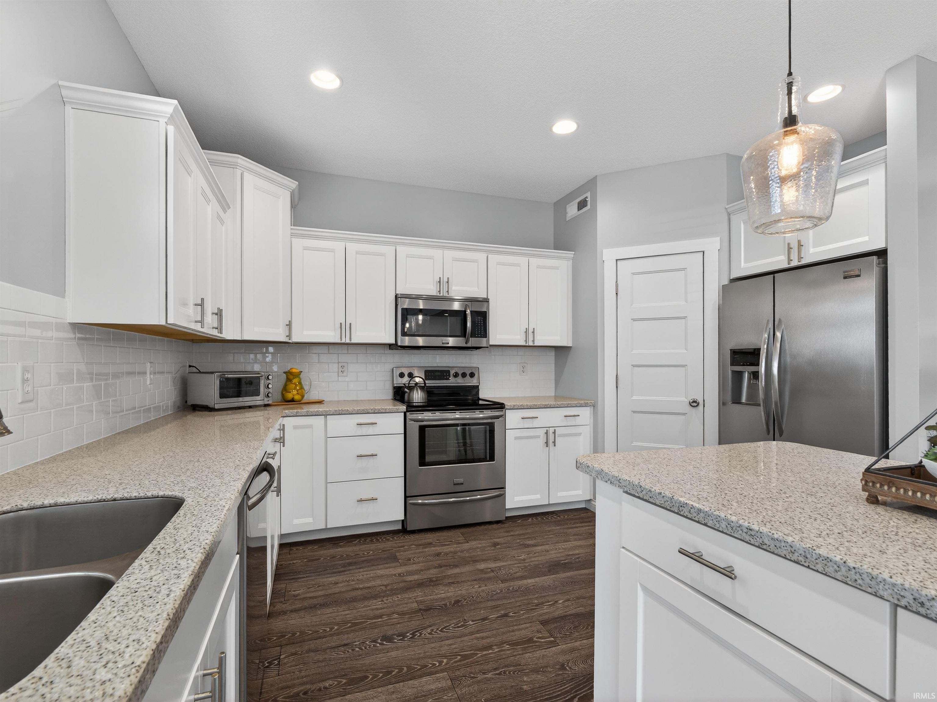 Photo 11 of 10469 N Moore Street