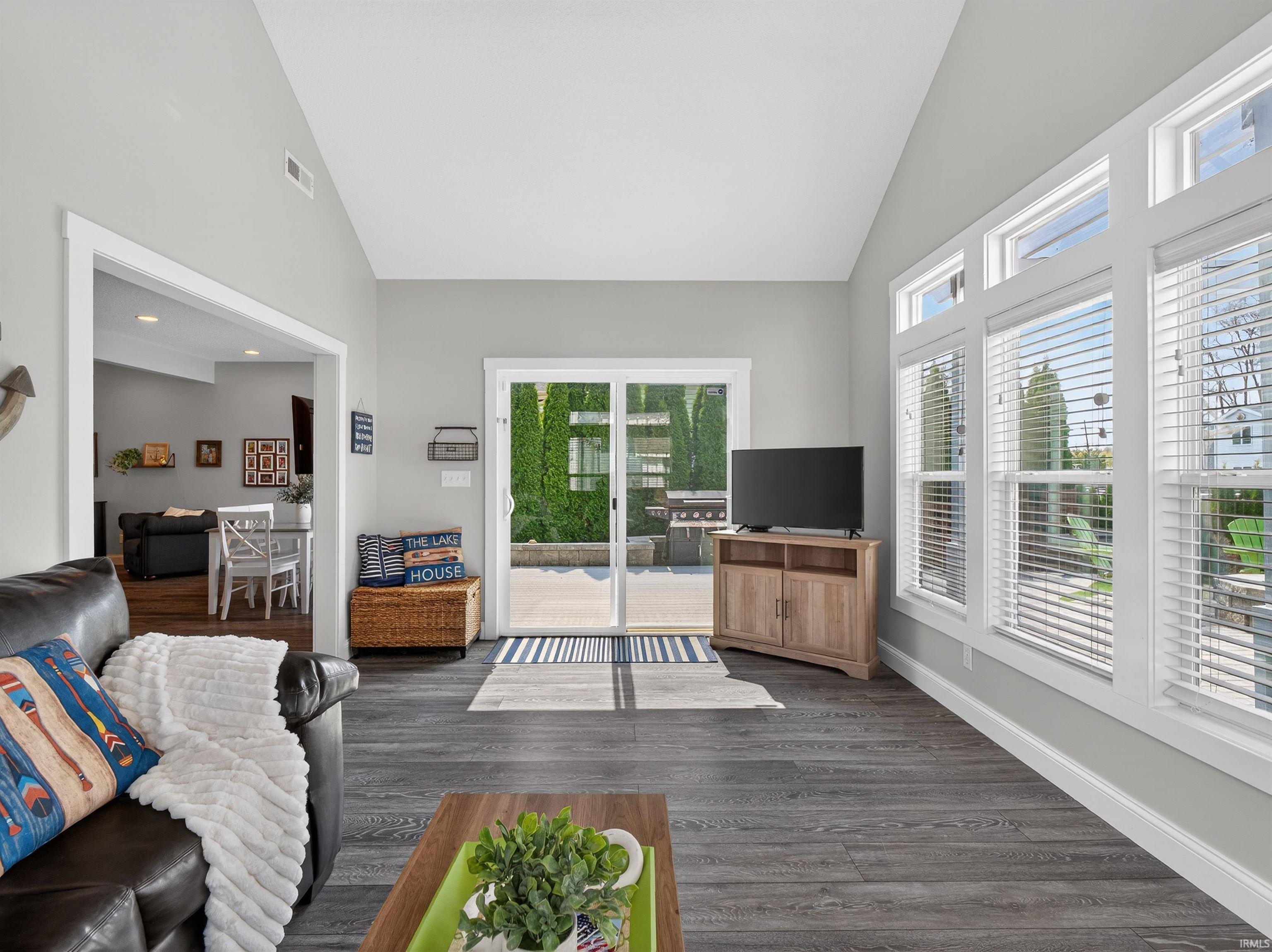 Photo 14 of 10469 N Moore Street