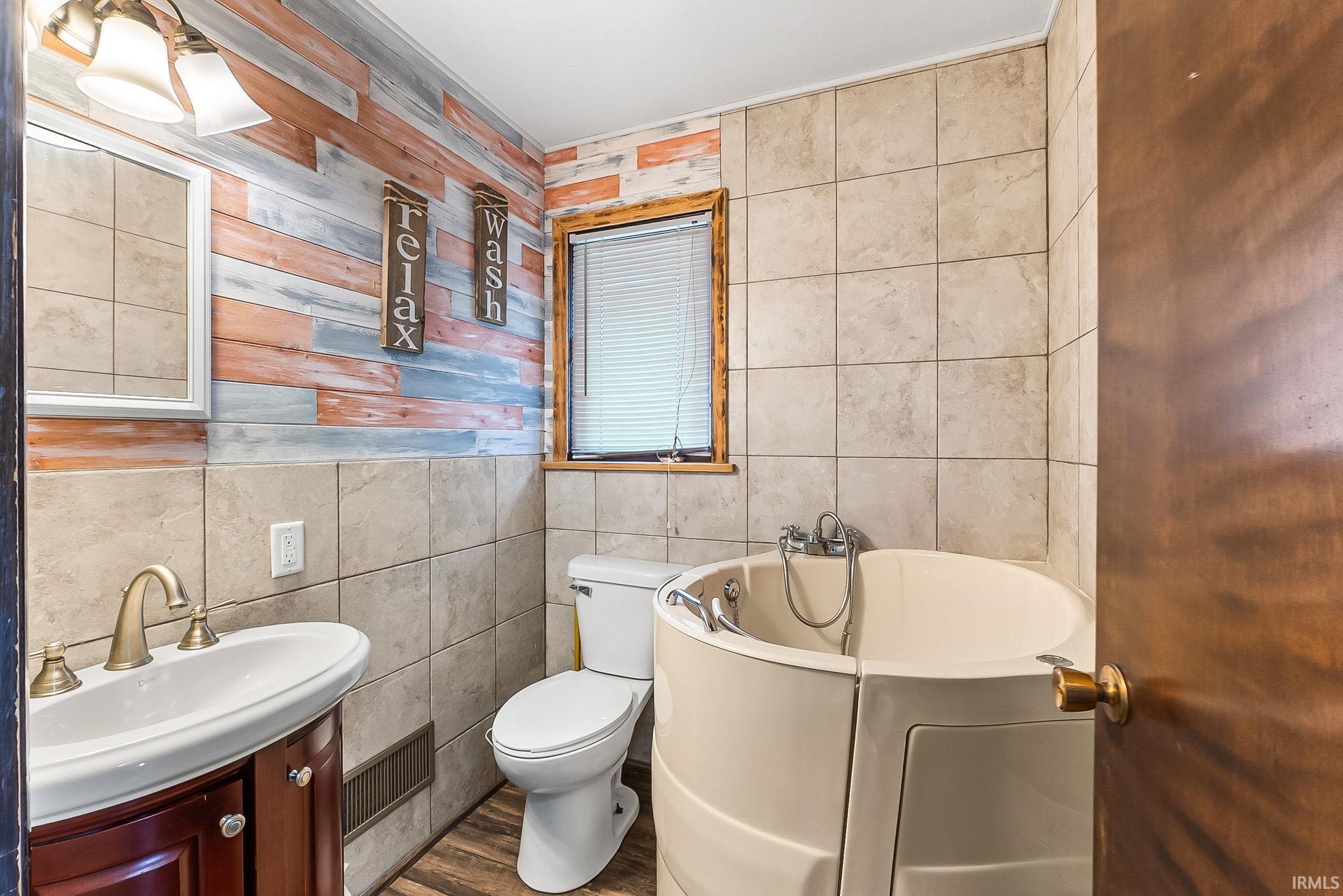 Photo 8 of 1426 Lakewood Drive