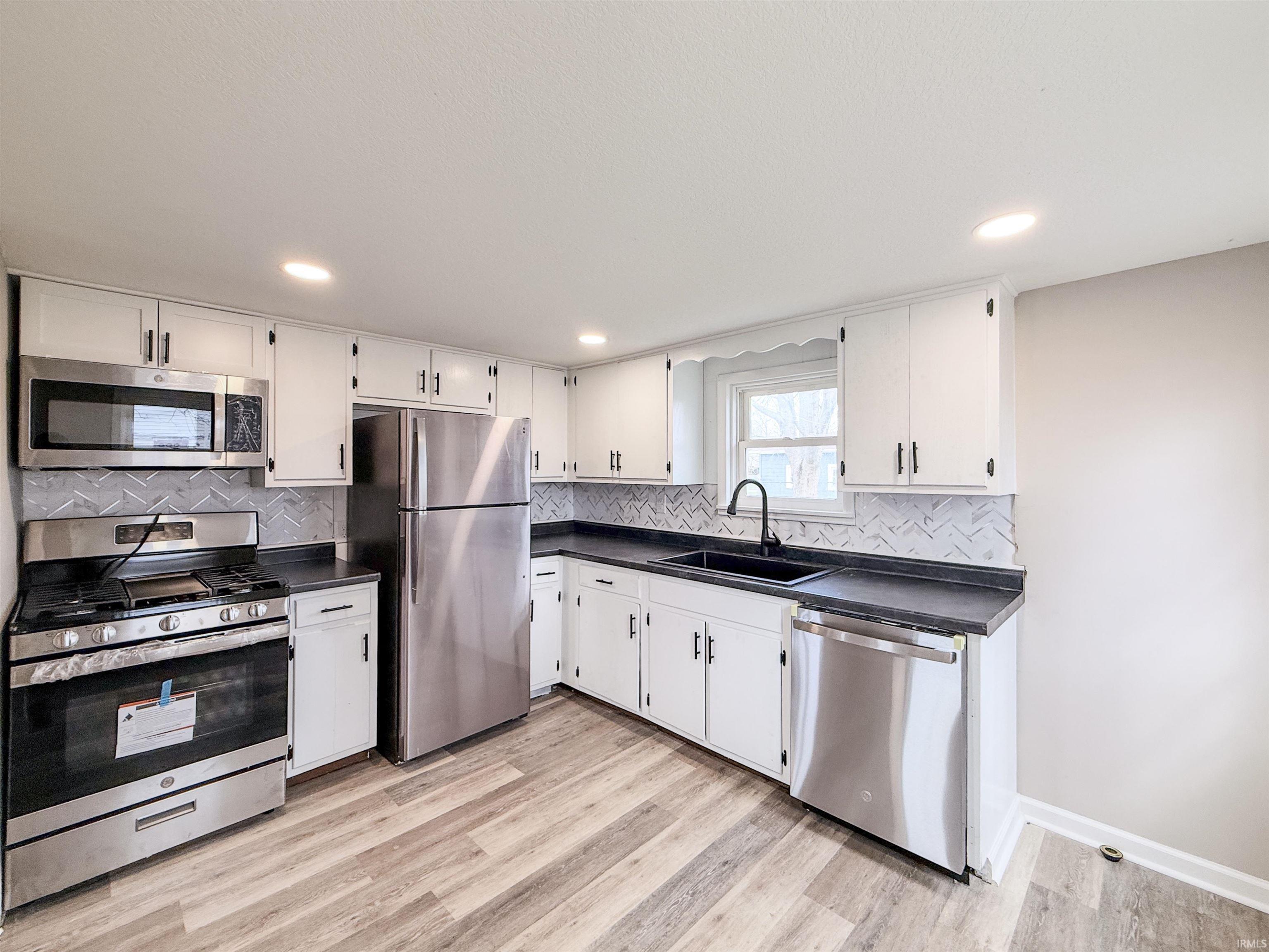 Photo 5 of 1208 W Quincy Street
