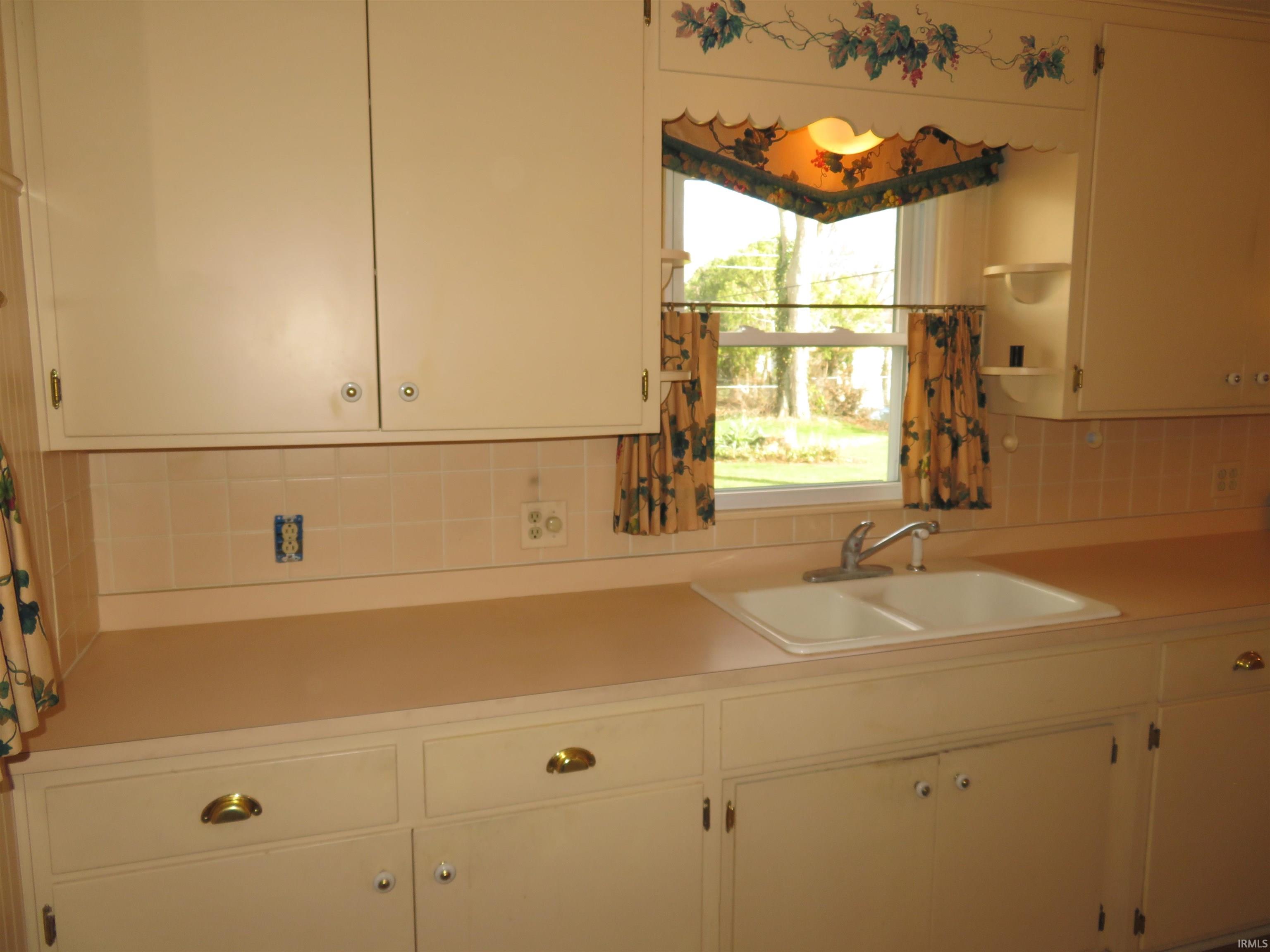 Photo 7 of 2212 Compton Avenue