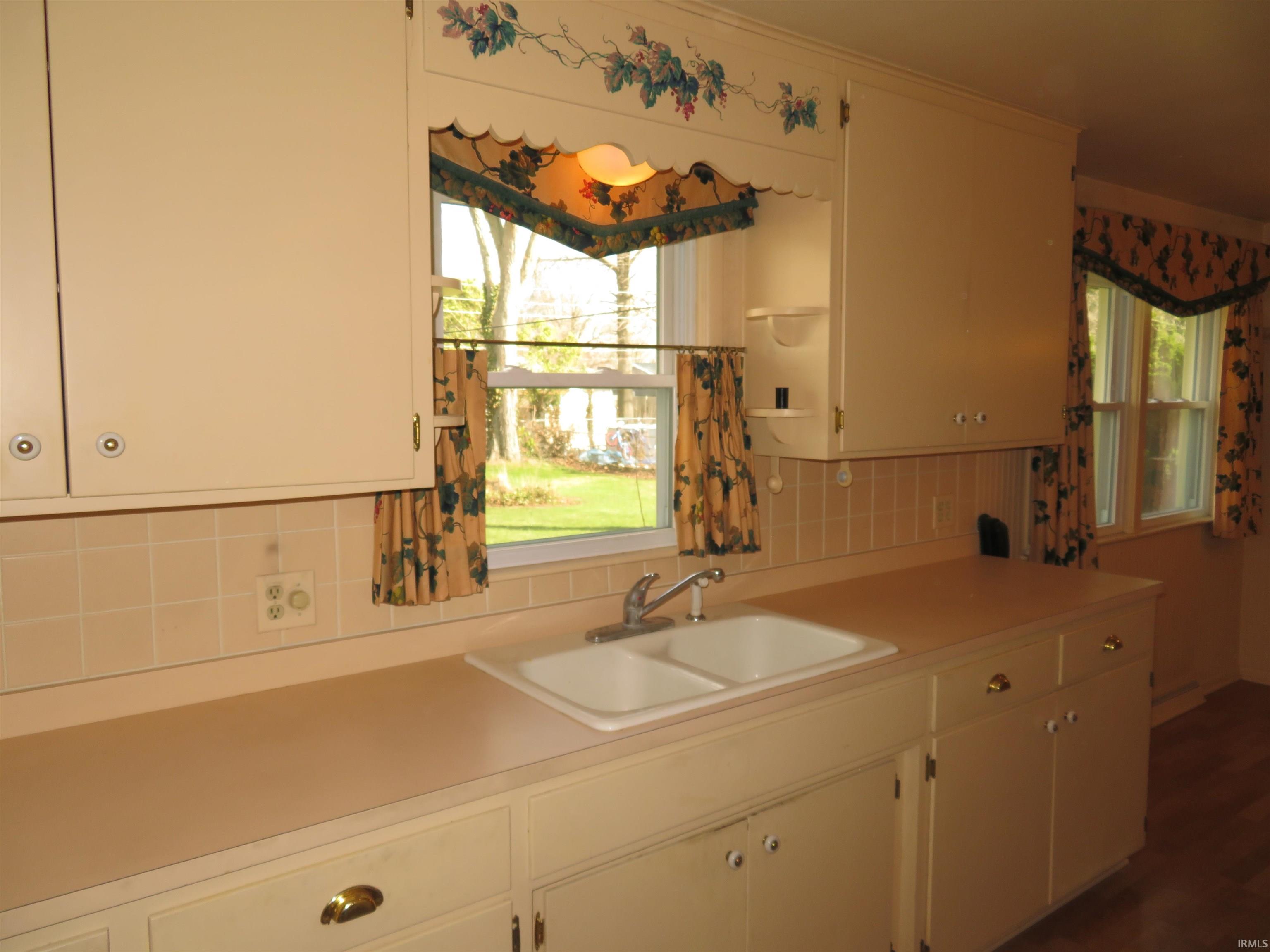 Photo 8 of 2212 Compton Avenue