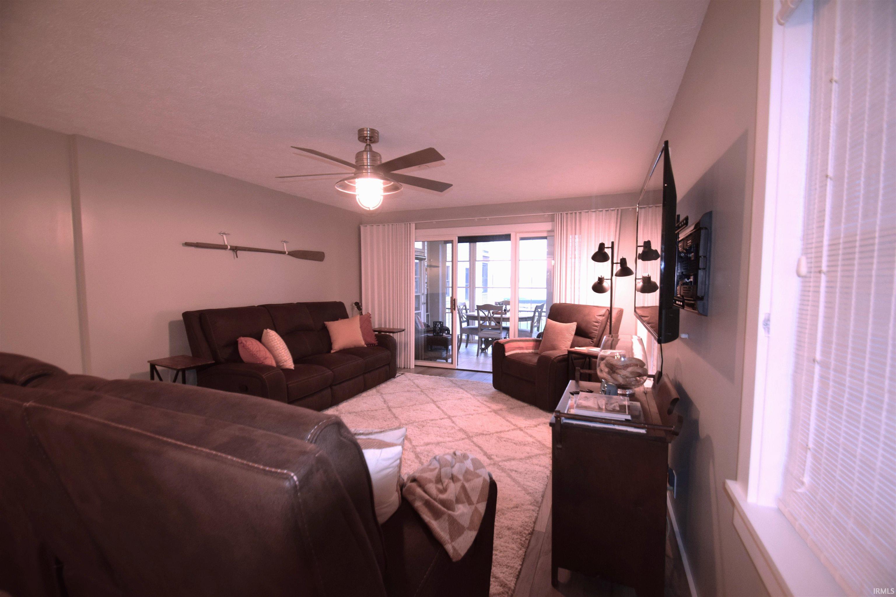 Living area with ceiling fan