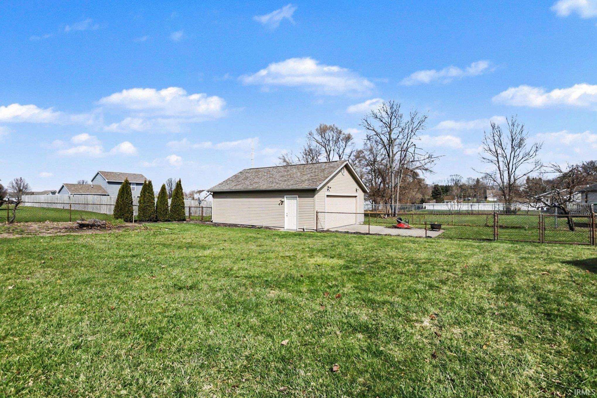 View of yard featuring an outdoor structure and a detached garage