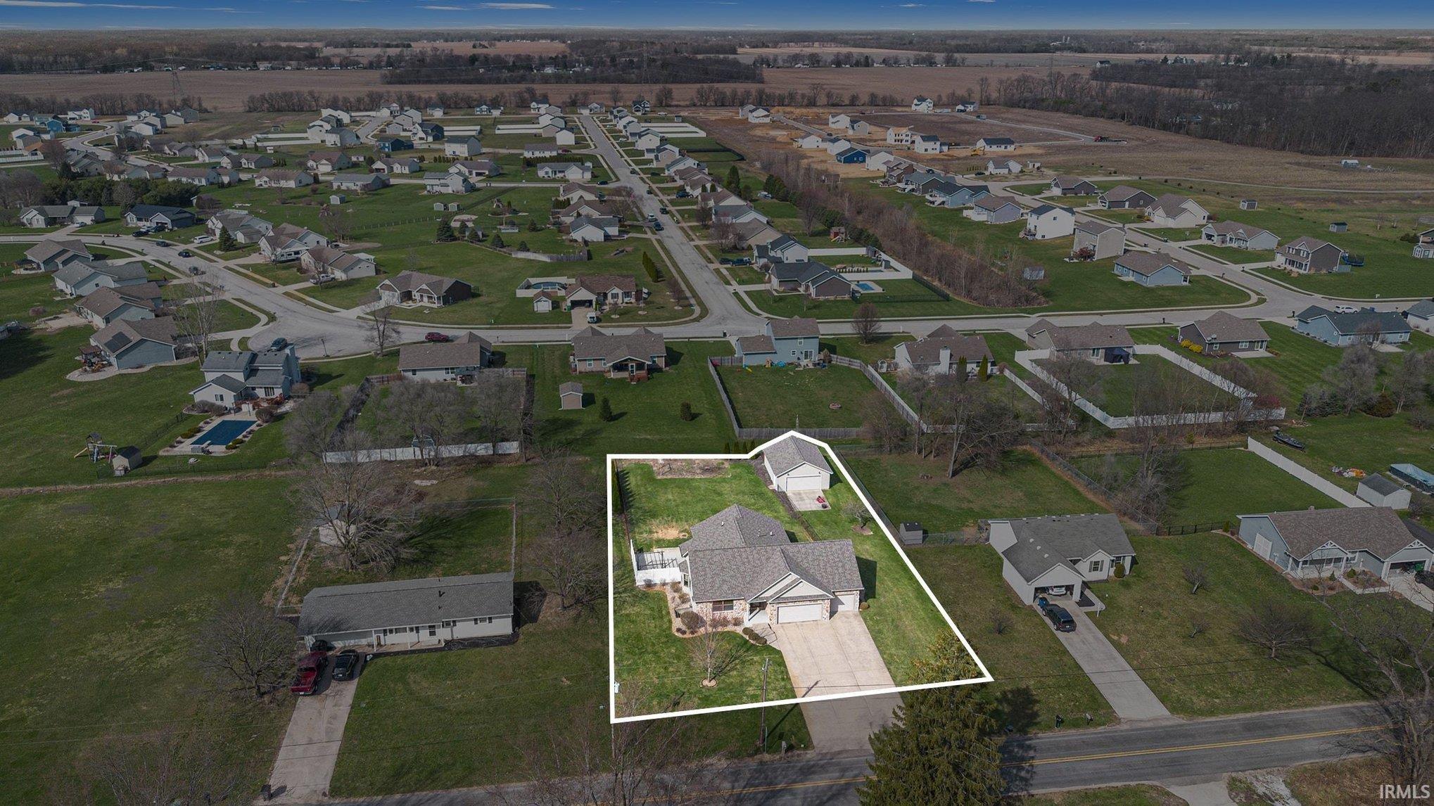 Aerial view of residential area featuring property parcel outlined