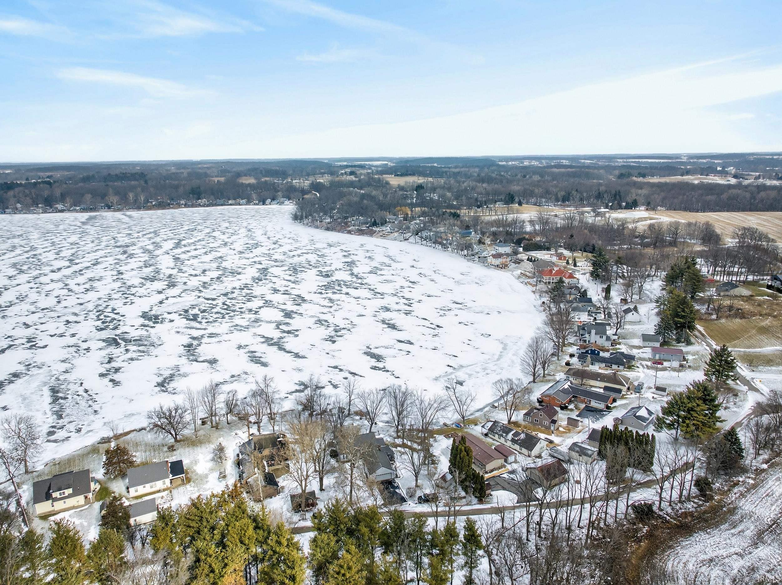 Snowy aerial view featuring a residential view