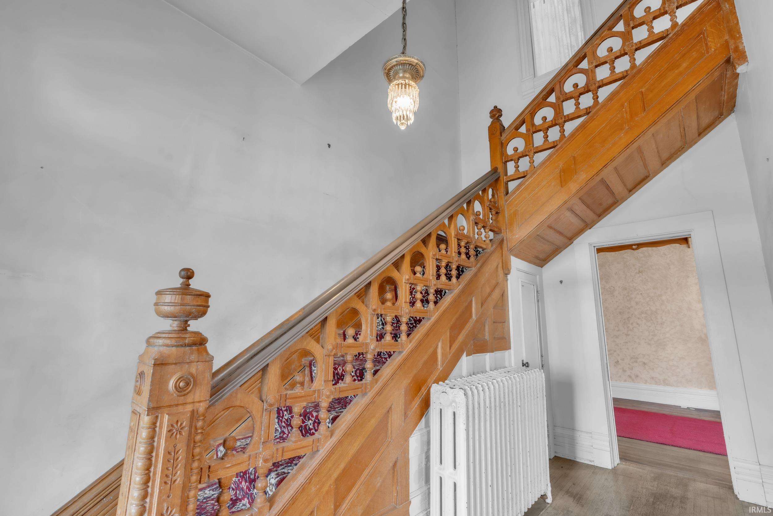 Staircase with radiator heating unit and a high ceiling