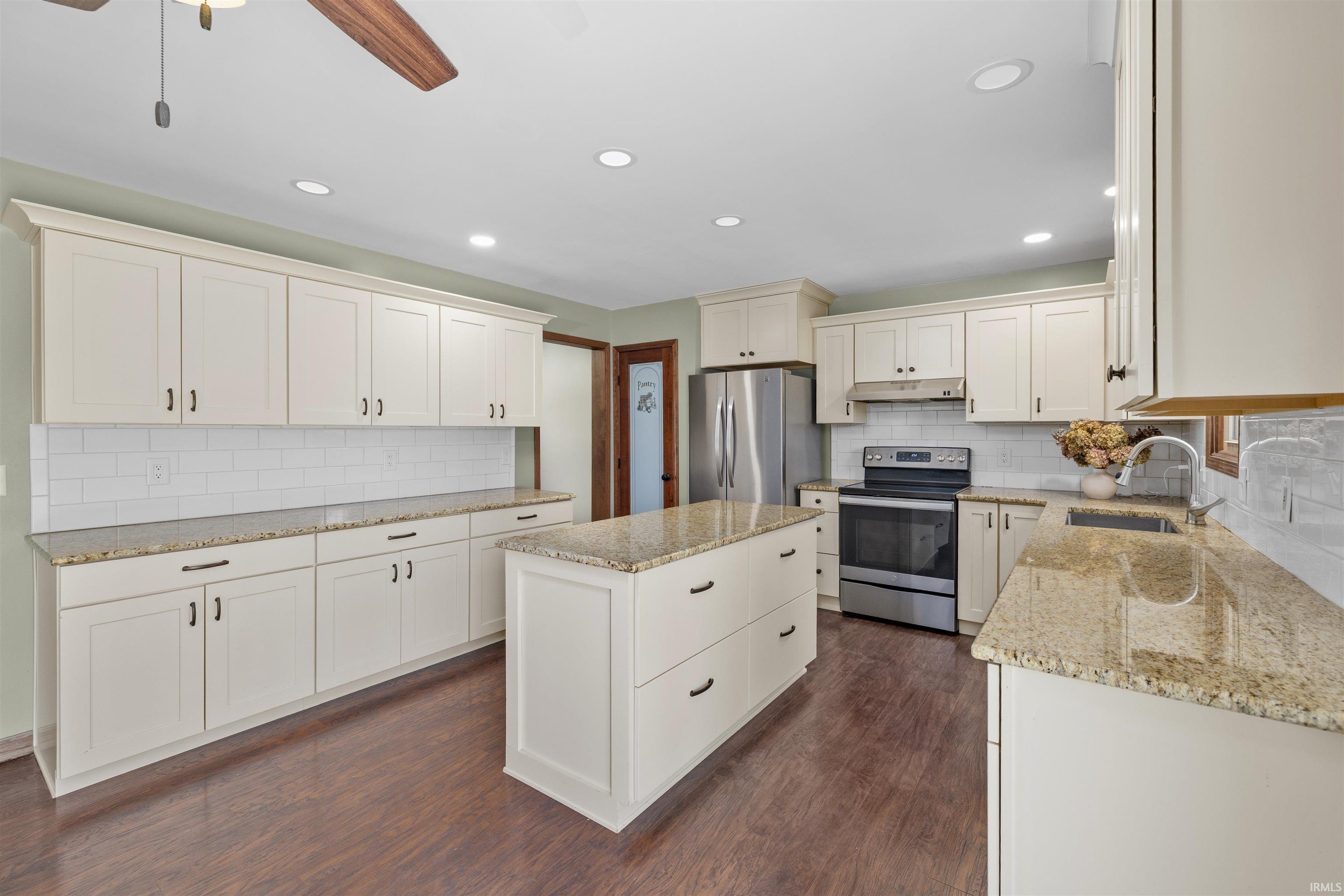 Photo 12 of 3922 Scarborough Drive