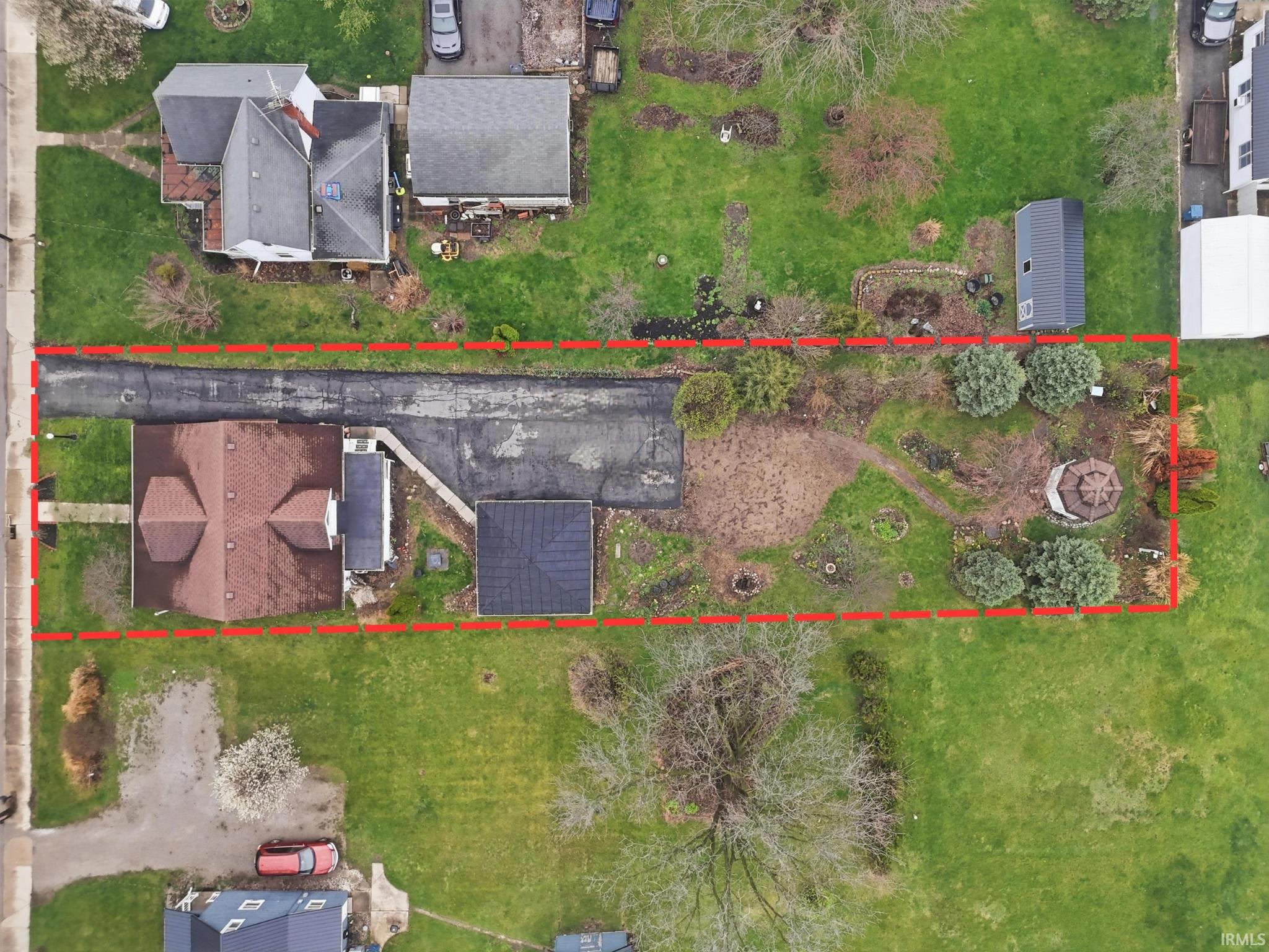 Aerial view of property and surrounding area featuring property boundaries highlighted