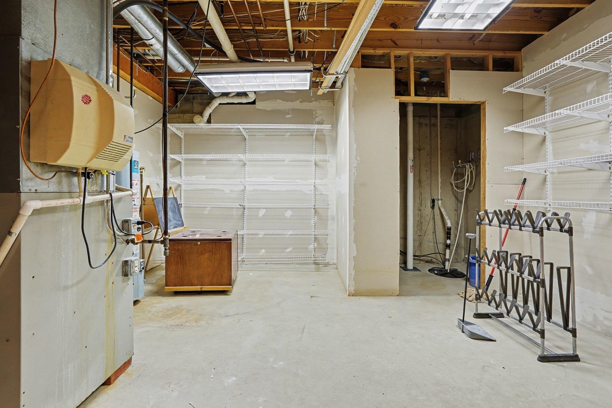 Garage featuring heating unit