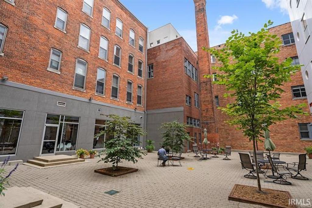 Photo 31 of 113 W Wayne Street