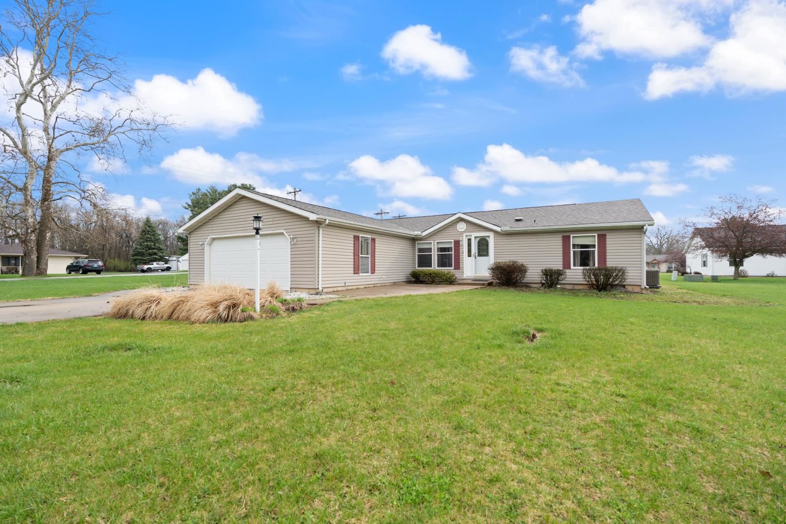 Photo 1 of 511 Midlake Drive