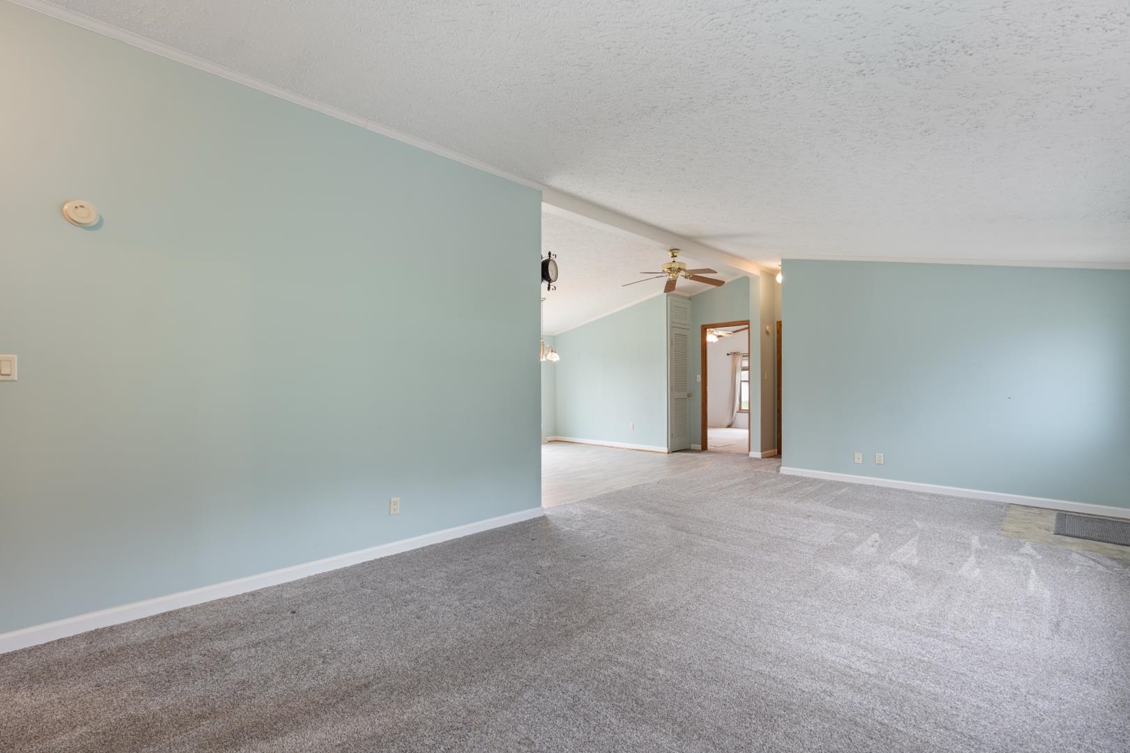 Photo 14 of 511 Midlake Drive