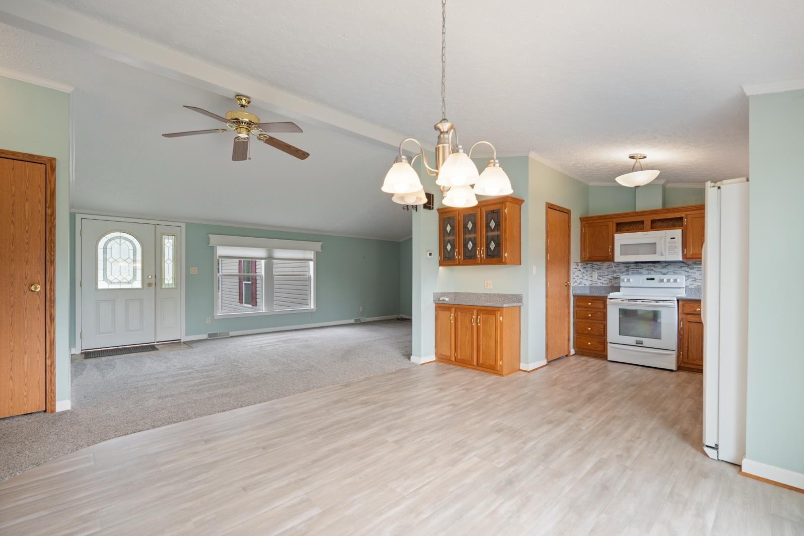Photo 16 of 511 Midlake Drive