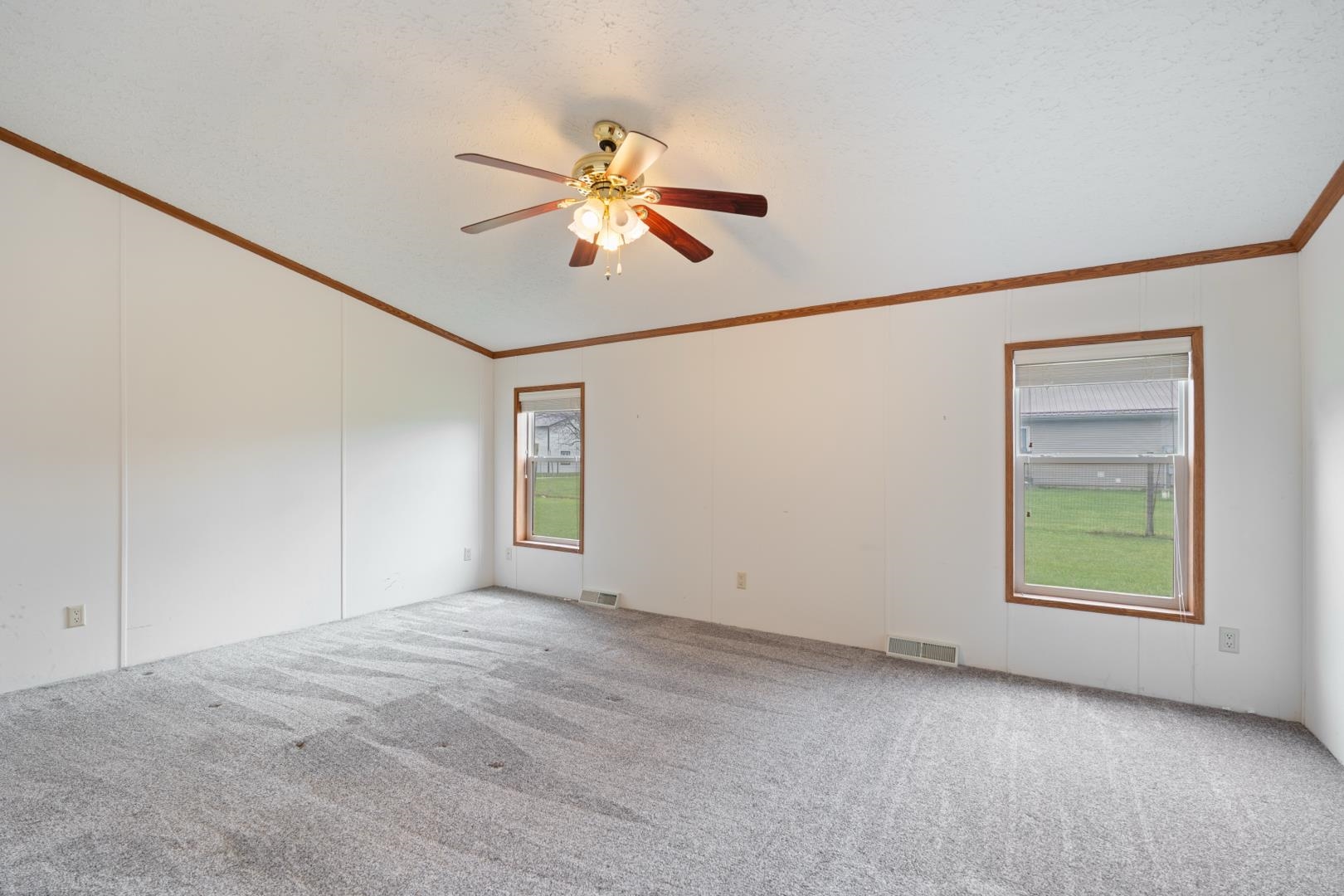 Photo 18 of 511 Midlake Drive