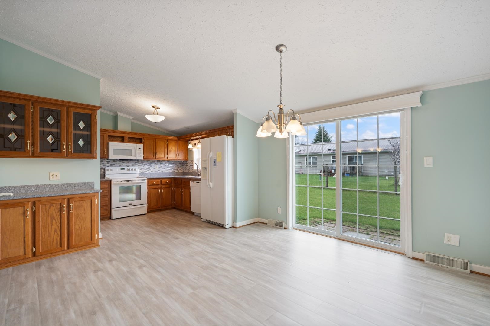 Photo 3 of 511 Midlake Drive