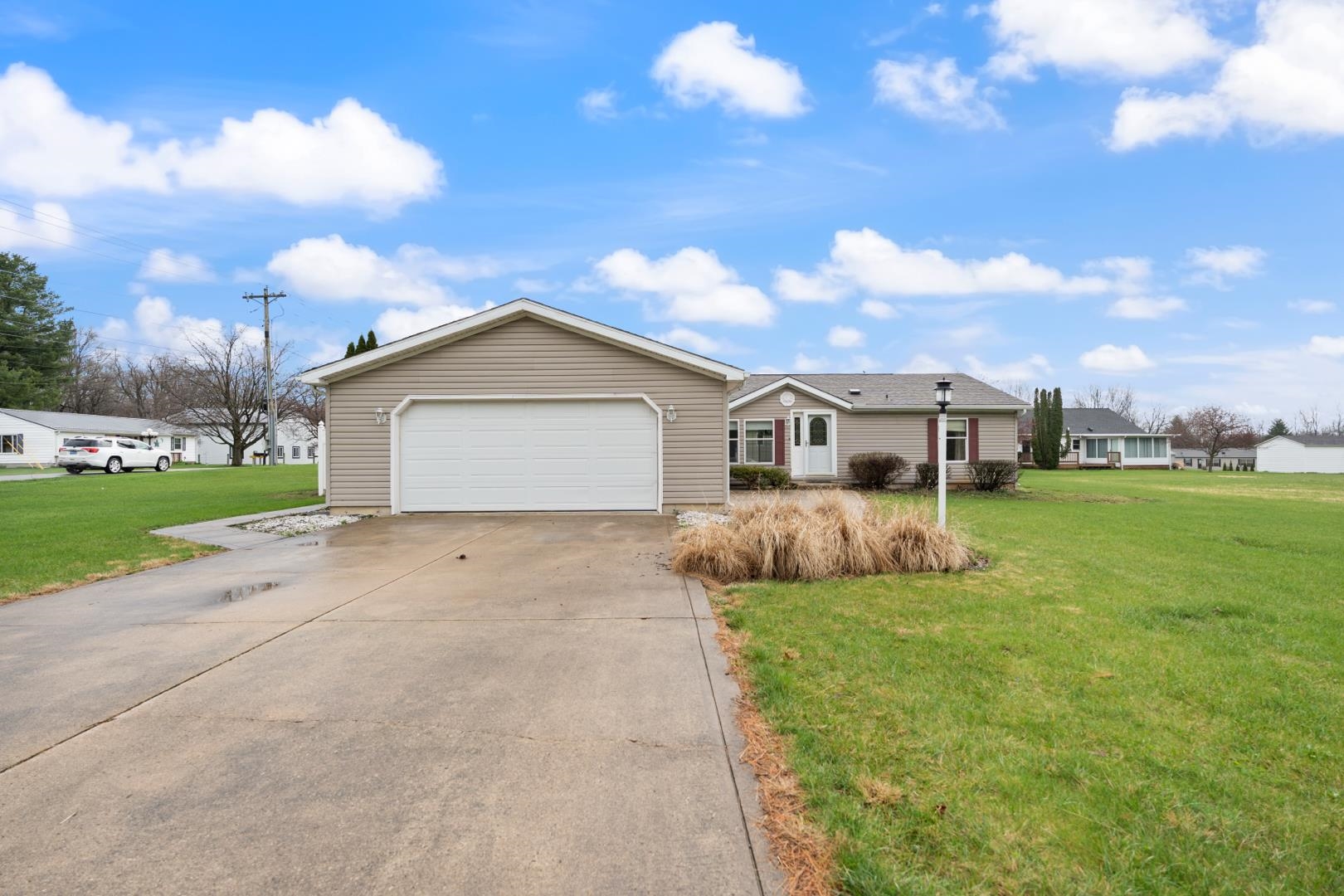 Photo 7 of 511 Midlake Drive