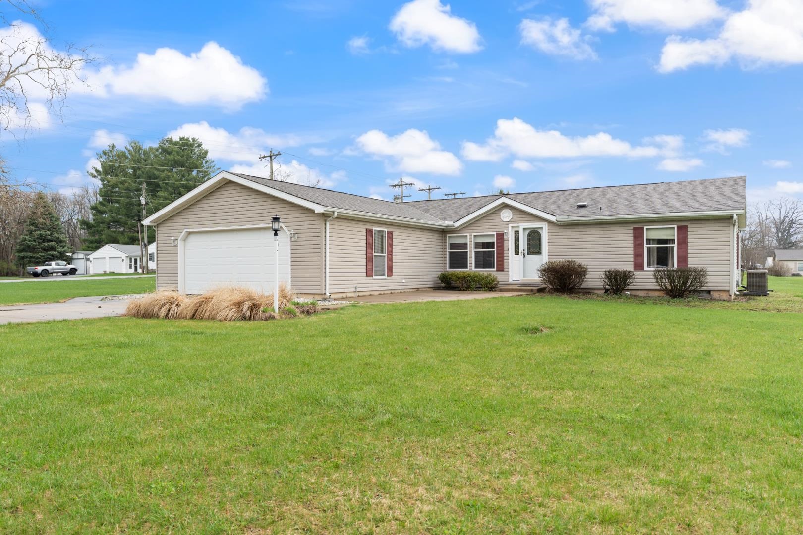 Photo 8 of 511 Midlake Drive
