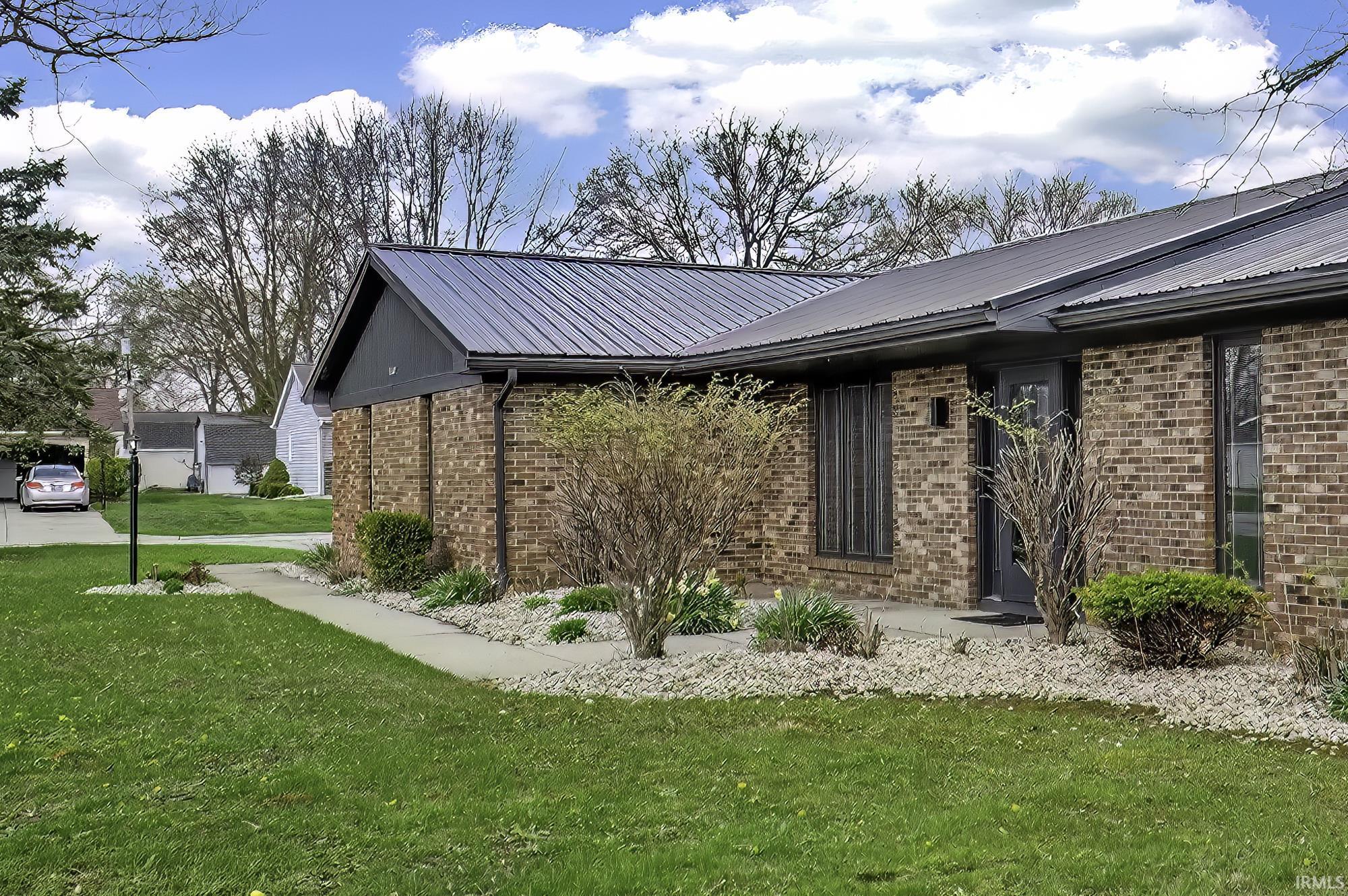 Photo 2 of 1407 Deerbrook Court